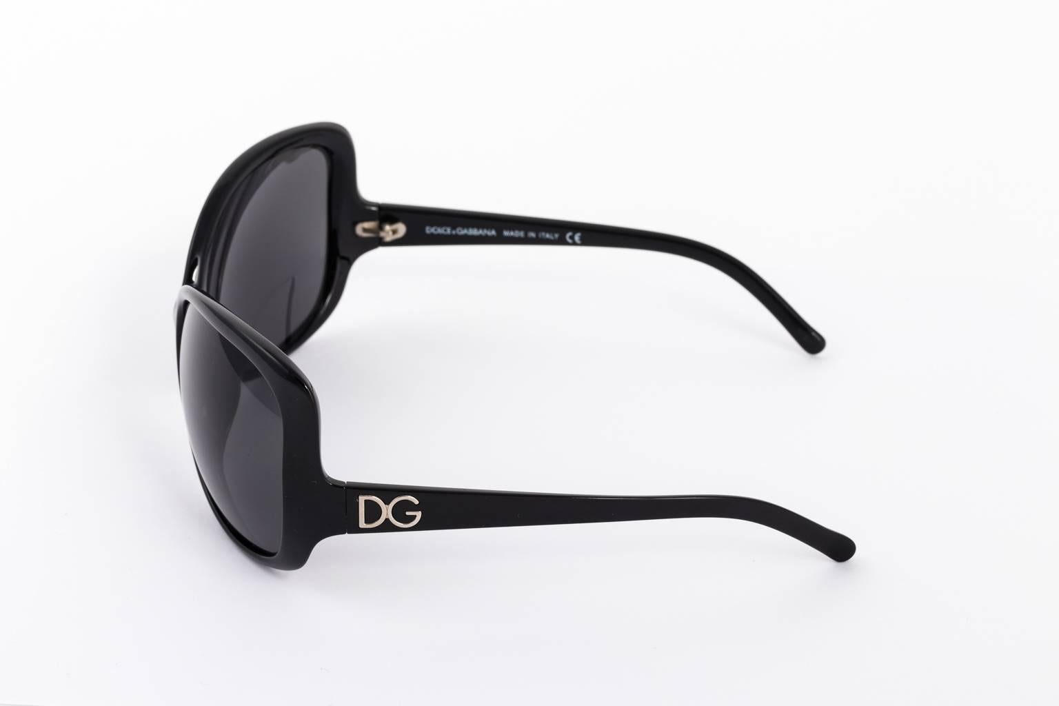  Black Dolce and Gabbana sunglasses For Sale 4