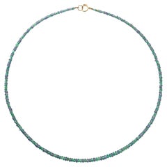 Collar escalonado con zafiros y esmeraldas, joyería fina hecha a mano