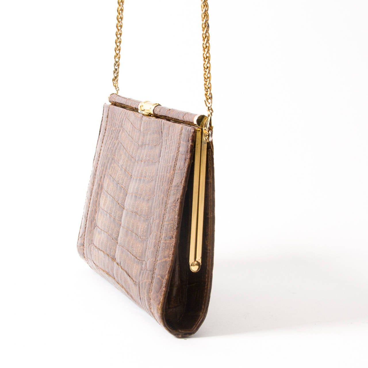 Beautiful vintage Bellestone Alligator Purse , the perfect bag for day and night. 
Wear it is a clutch, casual appearance by slinging the bag over your shoulder or wearing it as a crossbody purse.