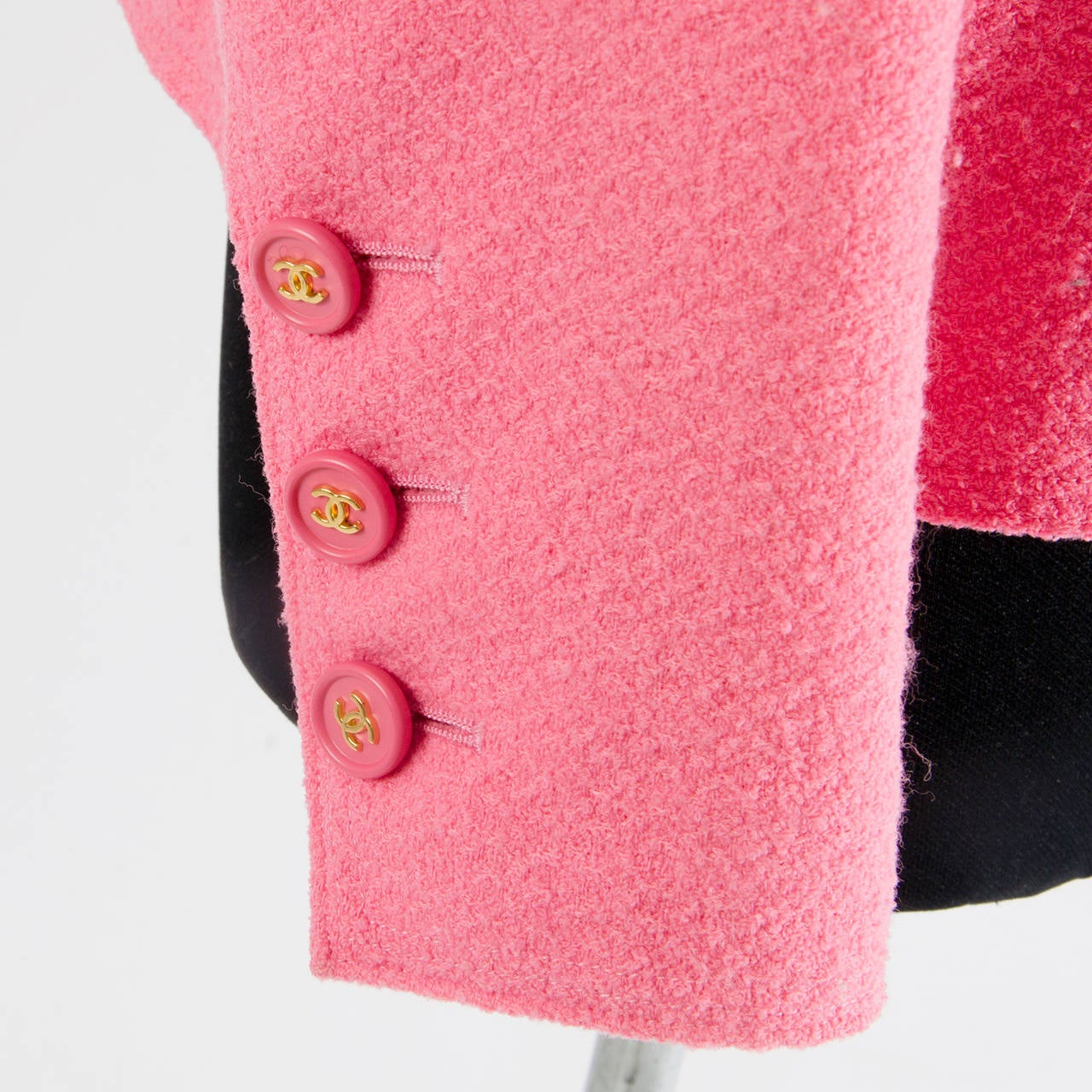 Chanel Pink Bouclé Blazer In Excellent Condition For Sale In Antwerp, BE