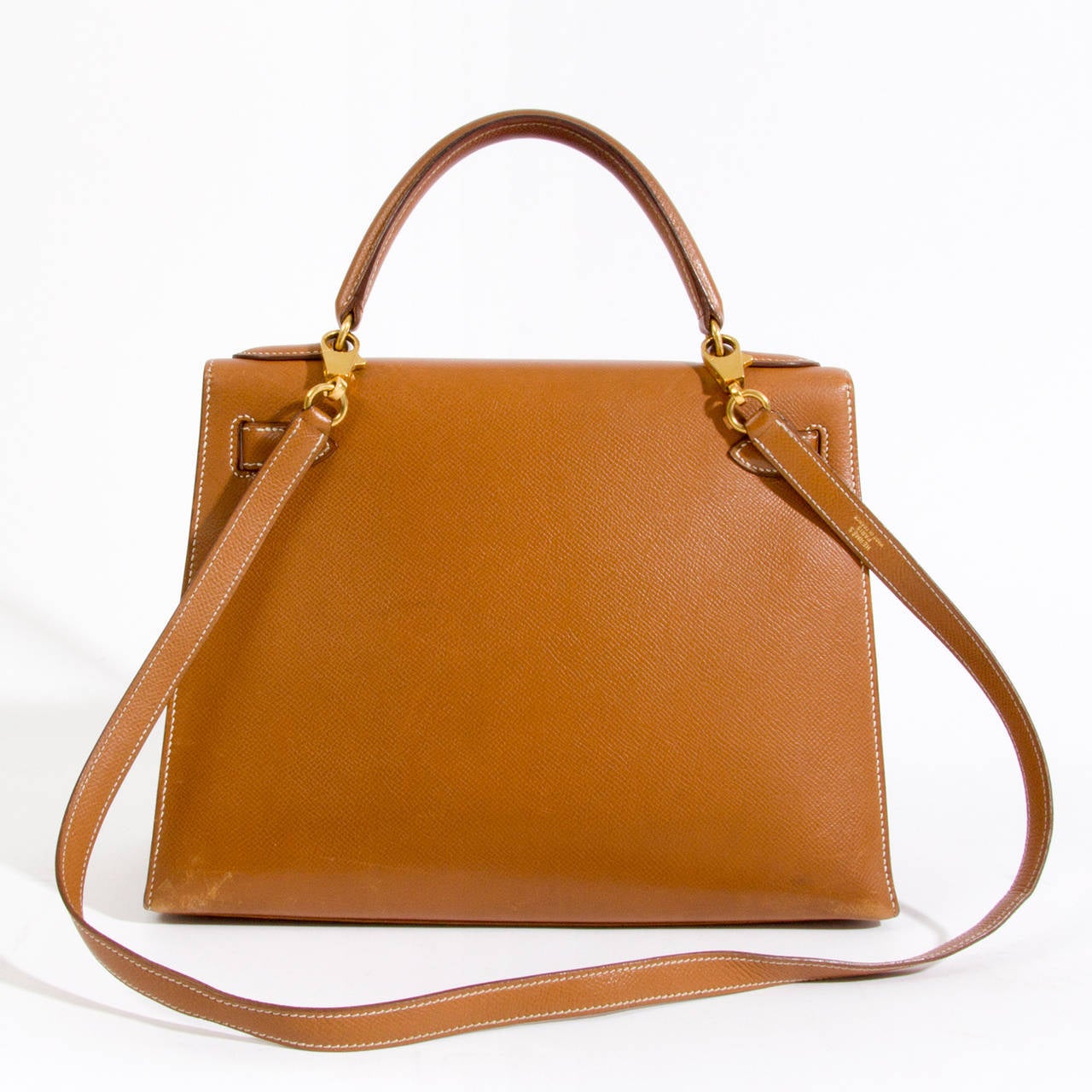 Reach ultimate style and class with this gorgeous vintage Hermès Kelly bag. 
Vintage Hermes Kelly cognac with golden hardware and shoulder strap. 
Comes with strap.
Blindstamp U in a circle.
