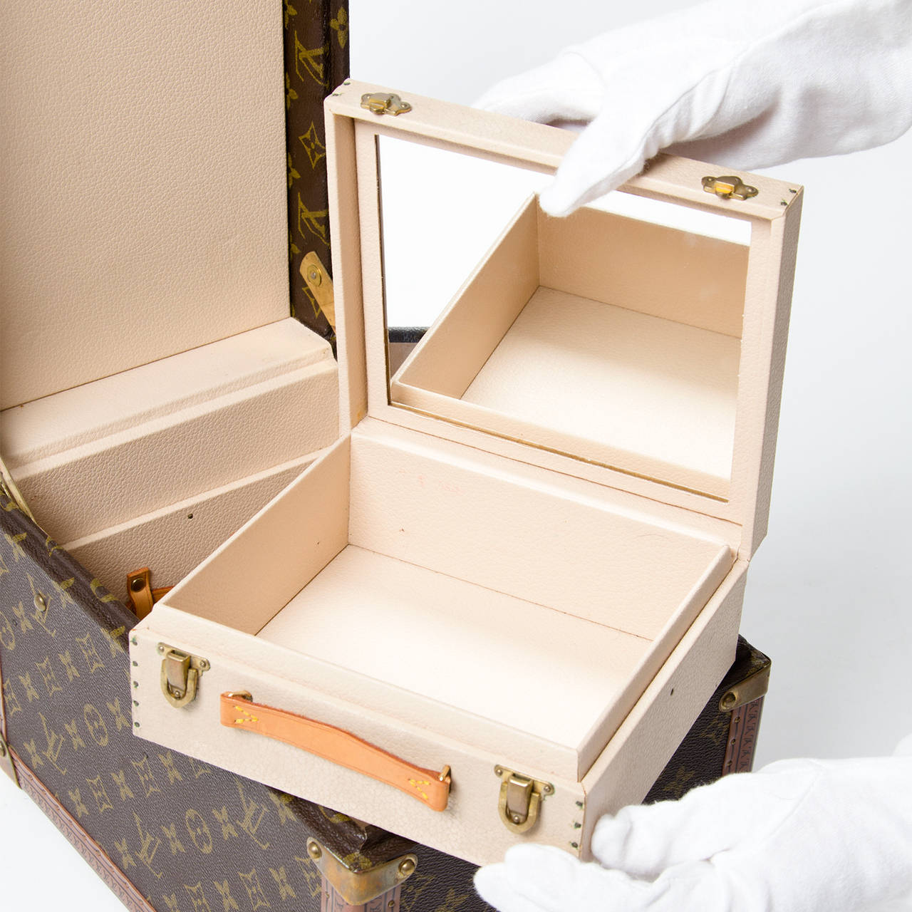 Louis Vuitton Beauty Case at 1stDibs  louis vuitton beautycase, louis  vuitton beauty box, louis vuitton pill case