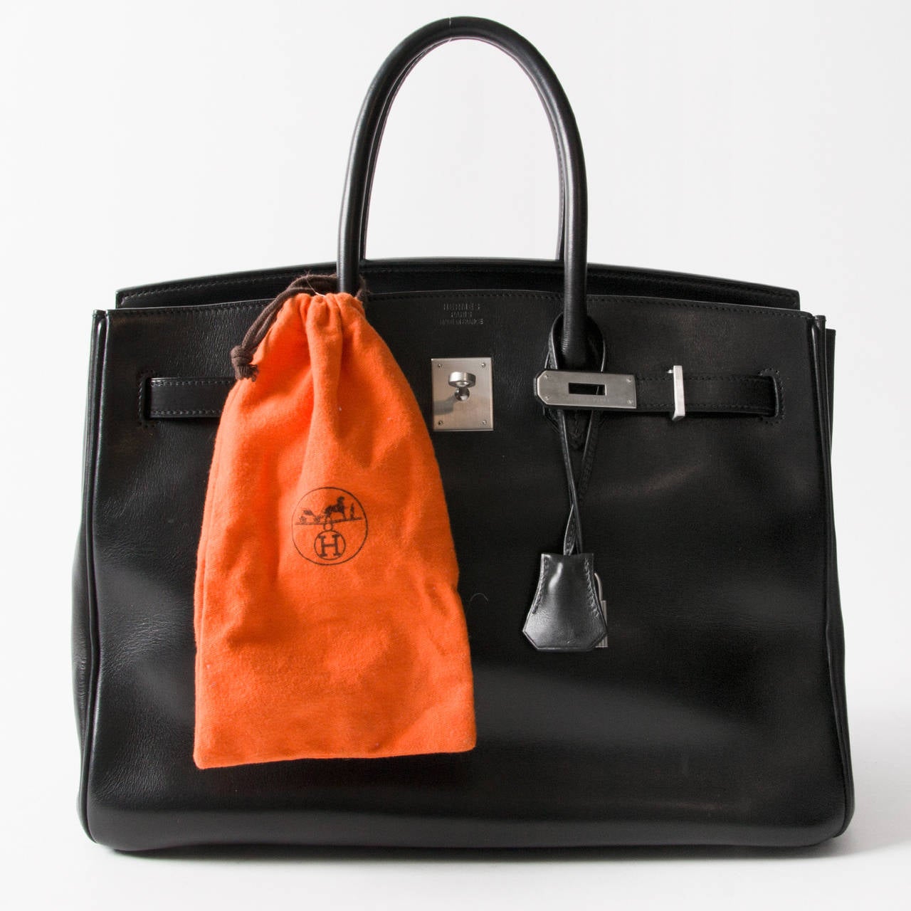 Hermes Birkin Bag 35 cm in beautiful boxcalf leather. 
The Hermes Birkin is now the symbol of class and fashion. It’s highly recognizable design makes it a staple of the fashion industry and it’s gorgeous craftsmanship gives it the appeal every