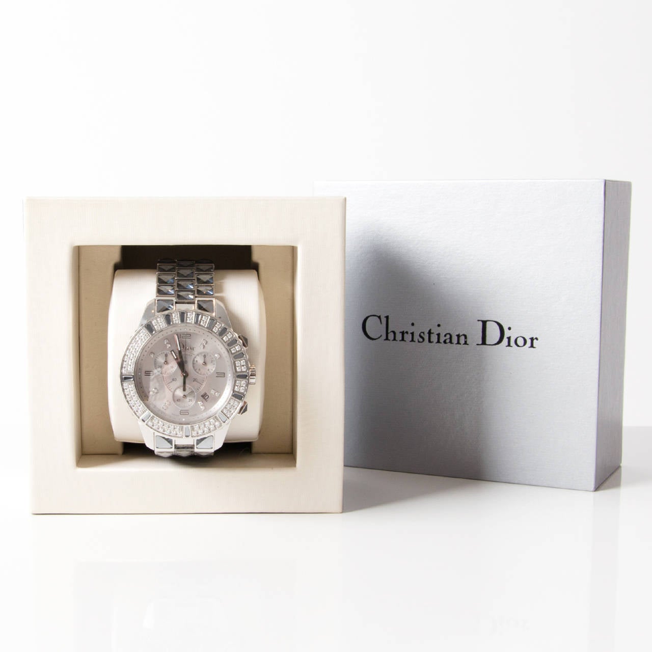 Christian Dior Ladies Watch
Dior Christal CD114318M001
Stainless Steel Bezel</p>
Diamonds, Grey Sapphire Scratch Resistant Sapphire Crystal Steel case Quartz
Water resistant depth: 50