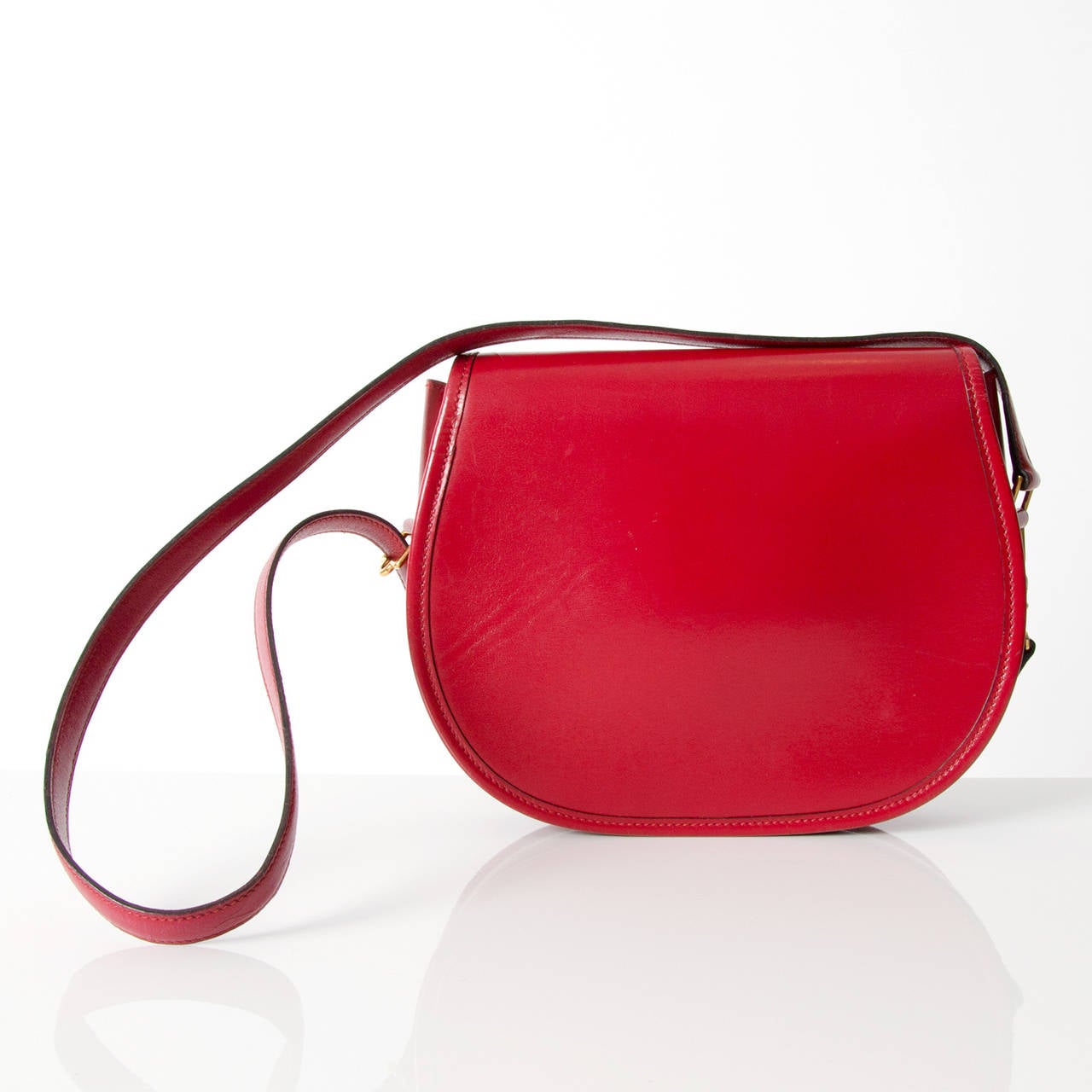 Women's Hermes Vintage Rouge Vif Round Shoulder Bag