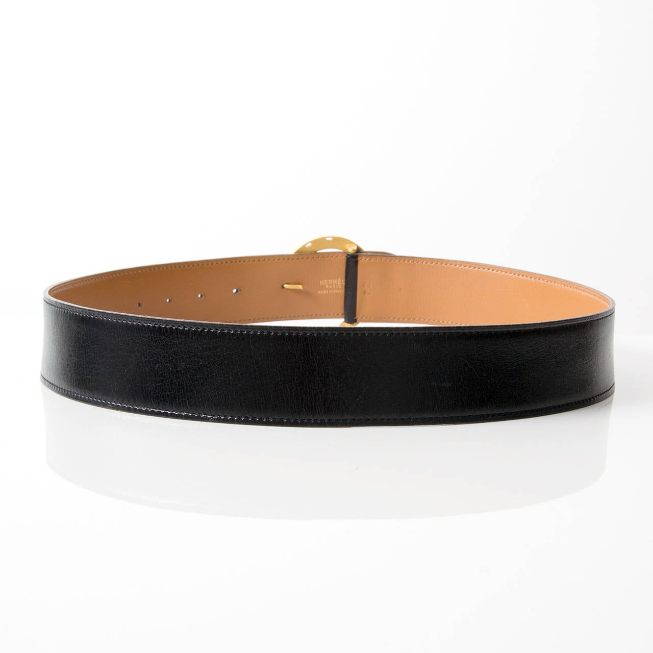 Hermès has been offering high quality leather goods for many years, this belt being the proof of it. This beauty comes in soft black leather and features an elegant gold horseshoe buckle. The inside is in cognac leather.
 
H in a circle stamp,