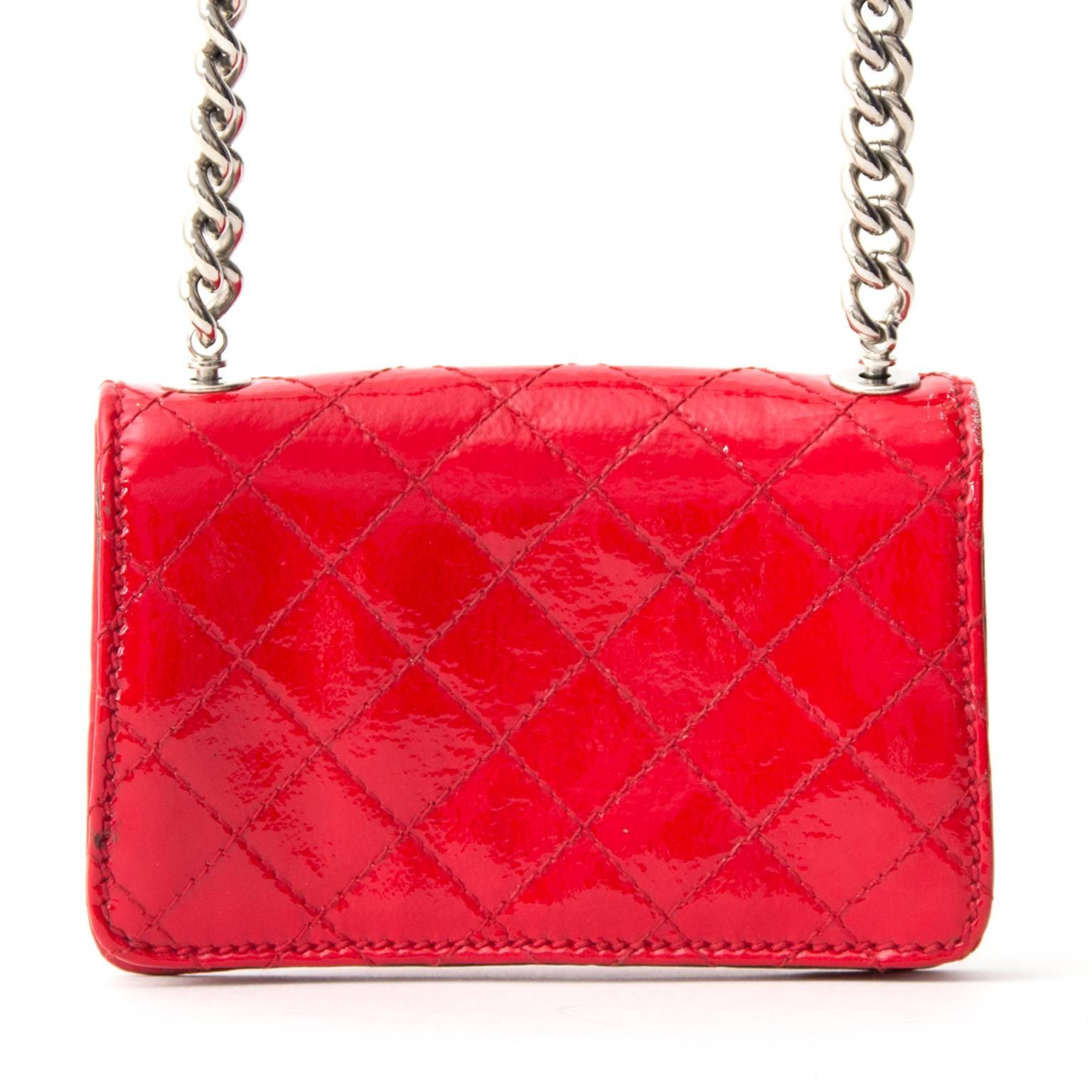 When in doubt... wear red!

Dolce & Gabbana wallet on a chain in bright red. The front flap closes with a press button. Mark the silver-tone eyecatching D&G sign. 

Interior features canvas lining. 