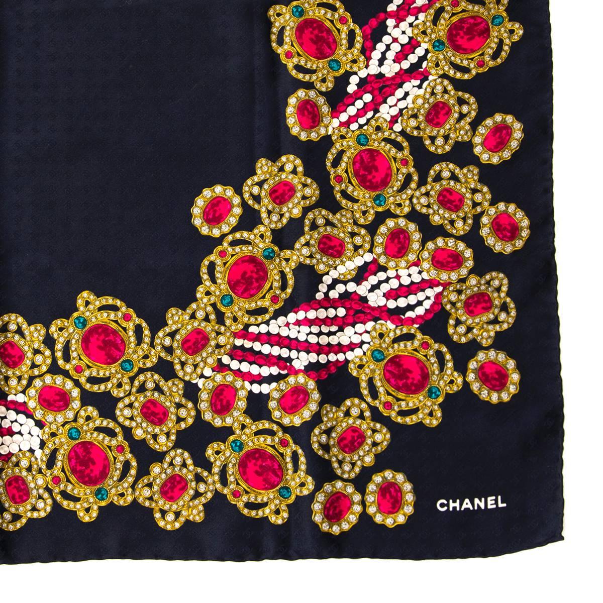 Chanel Carré Black and Red Silk Scarf In Good Condition In Antwerp, BE