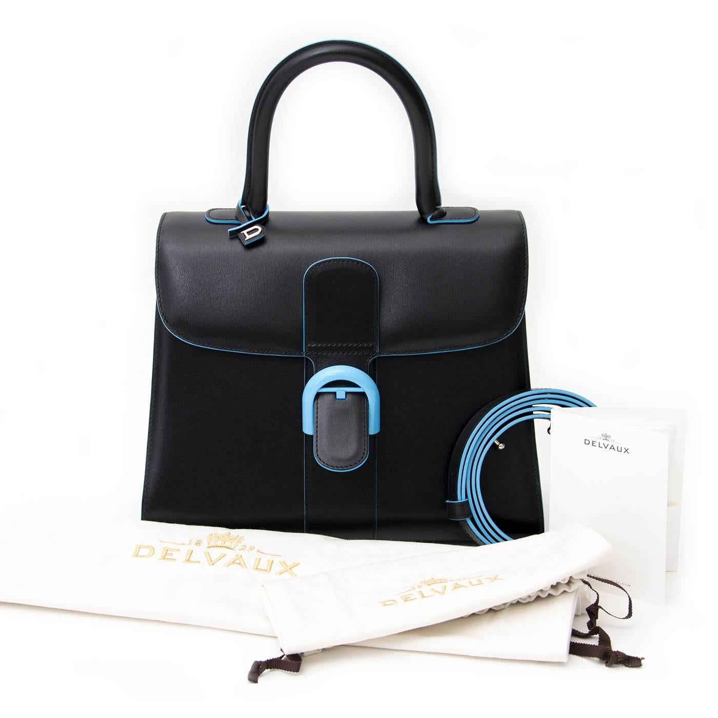 With this exclusive Brillant Delvaux pays homage to the beloved Belgian artist René Magritte. This playful and unique Delvaux with blue details is infused with the spirit of surrealism. The interior features a cloudy sky printed on lambskin and has