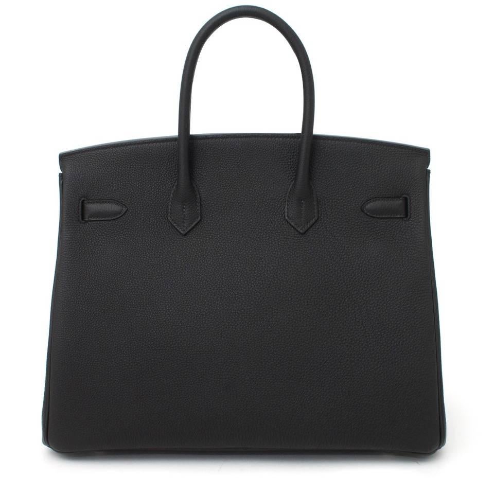 Skip the waitinglist and get your hands on this brand new, never worn Hermès Birkin bag made from matte black Togo leather. 
The contrasting paladium hardware gives the bag an effortless timeless chic character. 

STORE FRESH
Comes in its