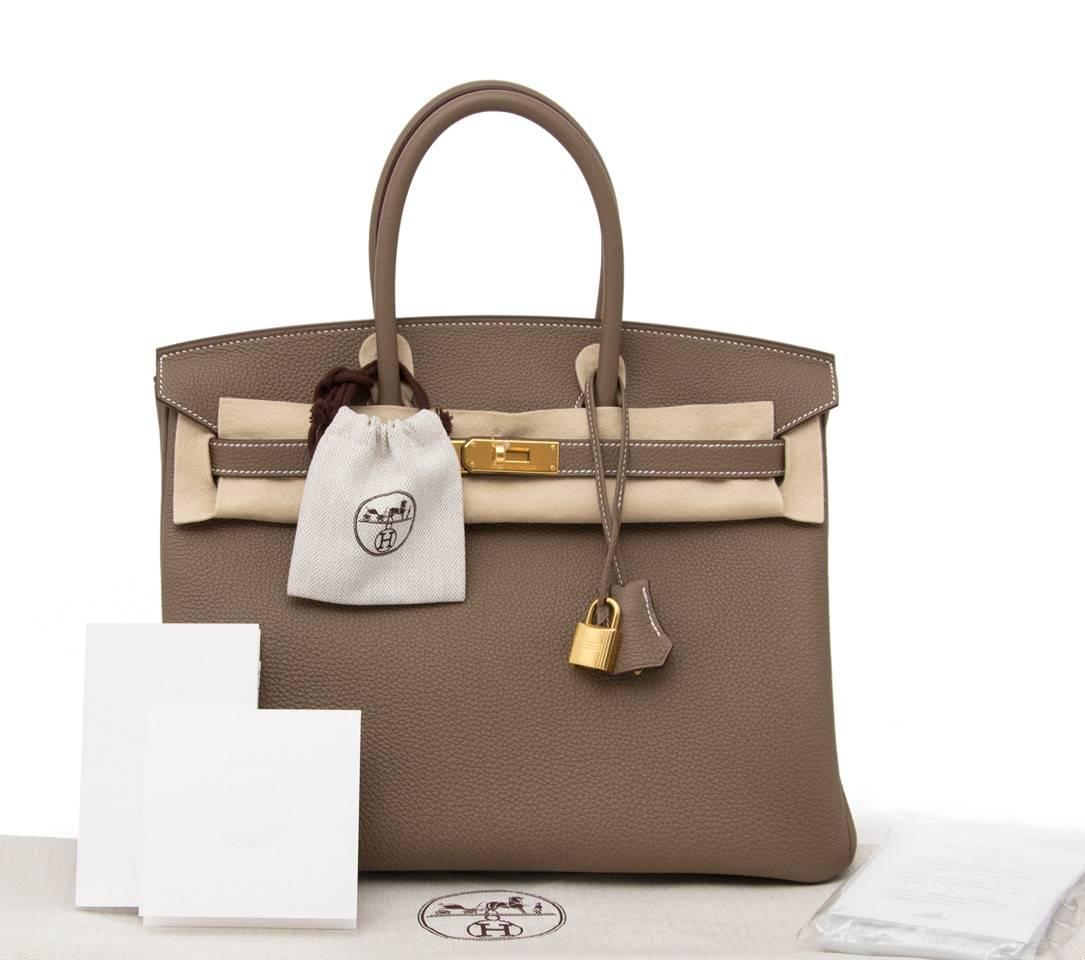 Store Fresh Hermès Birkin bag in timeless warm grey 'Etoupe' with matching gold-tone  hardware.
The Togo leather is soft to the touch and the fine grain gives theh bag a luxurious allure. 

Never worn, straight from the store! I
    rain