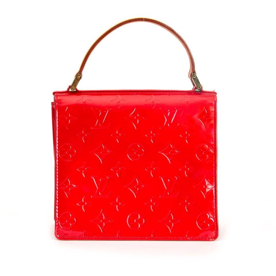 Authentic Louis Vuitton Vernis Spring Street in red with gold hardware.
Small handbag with Louis Vuitton monogram embossed vernis patent leather and a leather strap.
Louis Vuitton hanger with key on the inside. Bag comes with dust bag. 