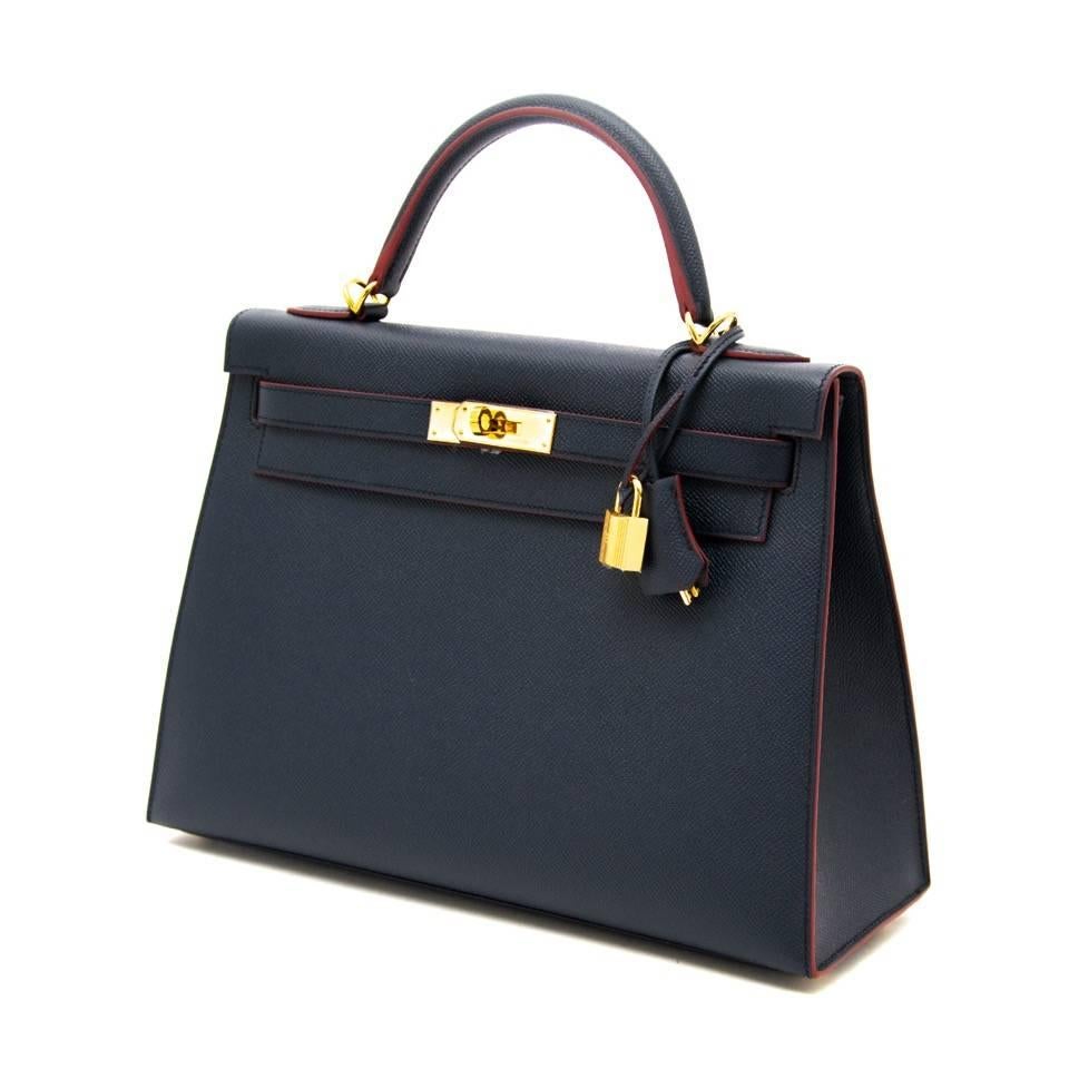 Hermes Limited contour Blue Indigo Kelly 32 Sellier made out of epsom leather with Rouge H contour and gold hardware.
This limited edition Sellier Kelly has Rouge H contour , tonal stitching, front toggle closure, a clochette with lock and two