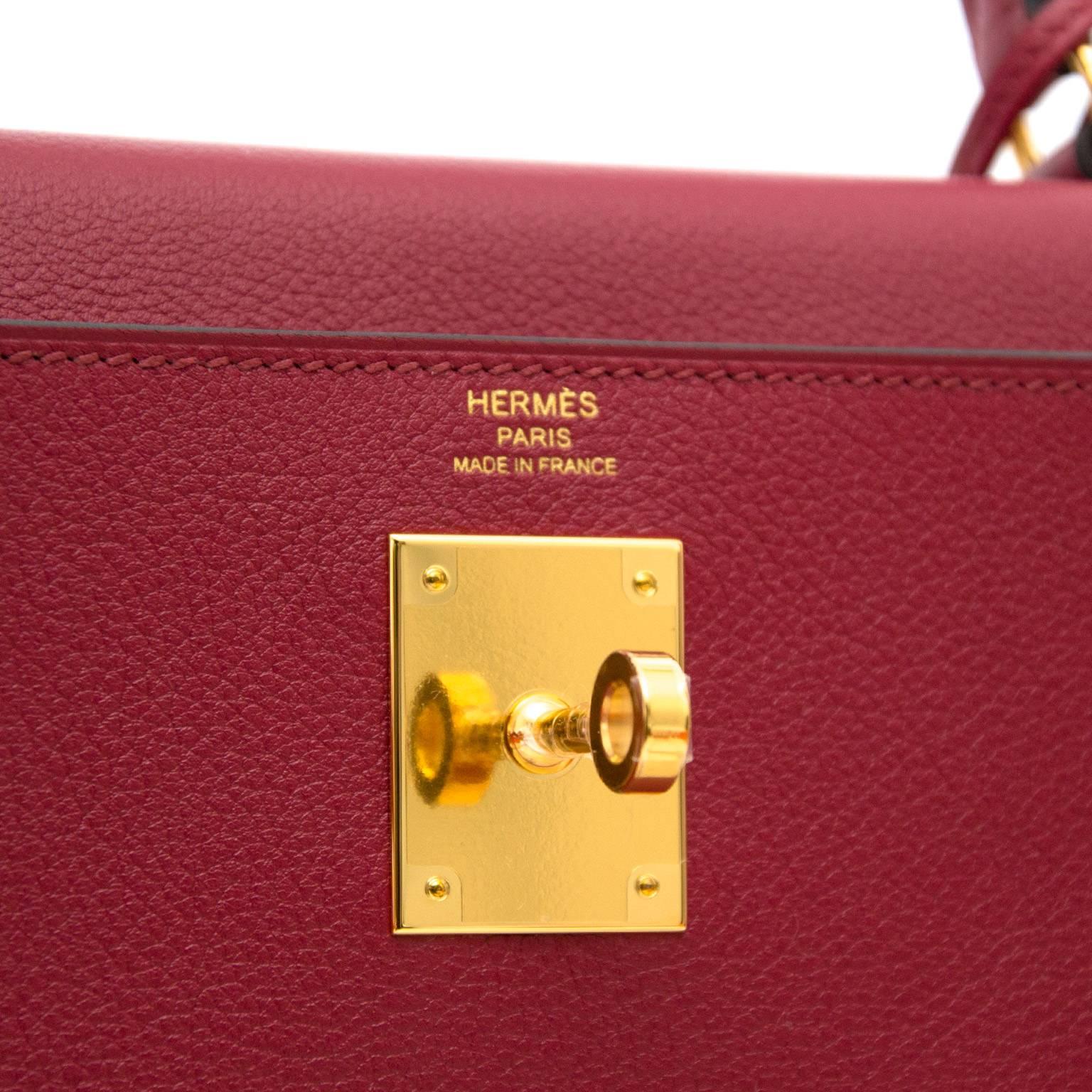 Brand New Hermès Kelly Retourne 28 cm Evercolor Rouge Grenat GHW In New Condition In Antwerp, BE