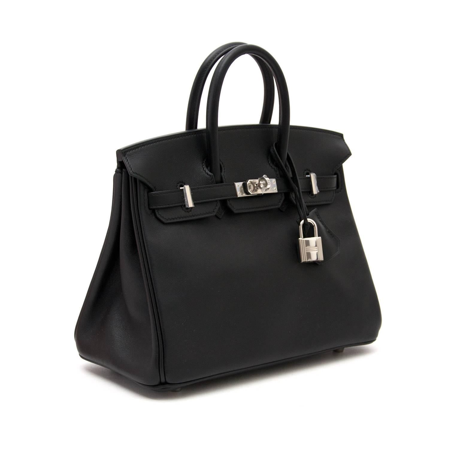 Brand New Hermès Birkin 25cm Black Swift PHW.

This brand new/storefresh birkin bag made out of swift leather which is known for it's smoothness and softness comes in black with palladium hardware.

Skip the waitinglist

Comes with :

   