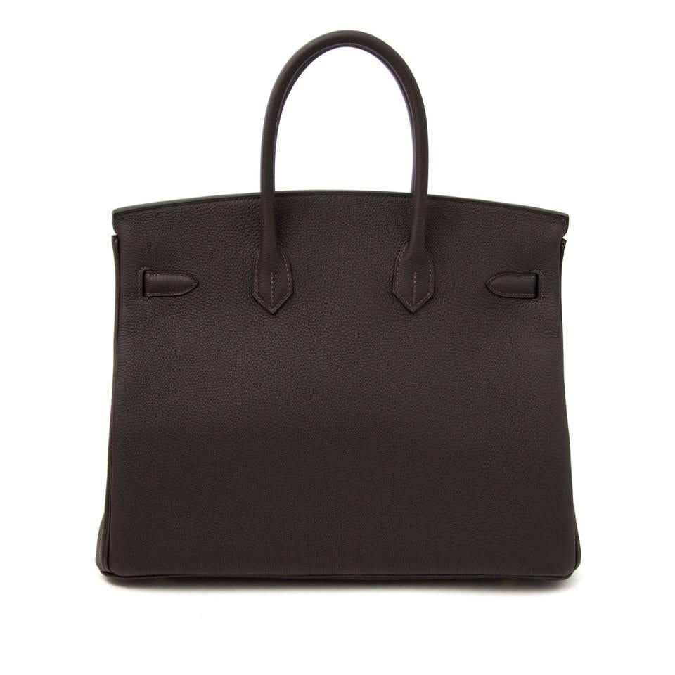 Brand New Hermès Birkin made out of Togo leather in a beautiful new Macassar color with gold tone hardware. 
The brown/blackish neutral color suits every outfit and gives it a luxurious spark. 
Togo is a very populair leather because it's almost