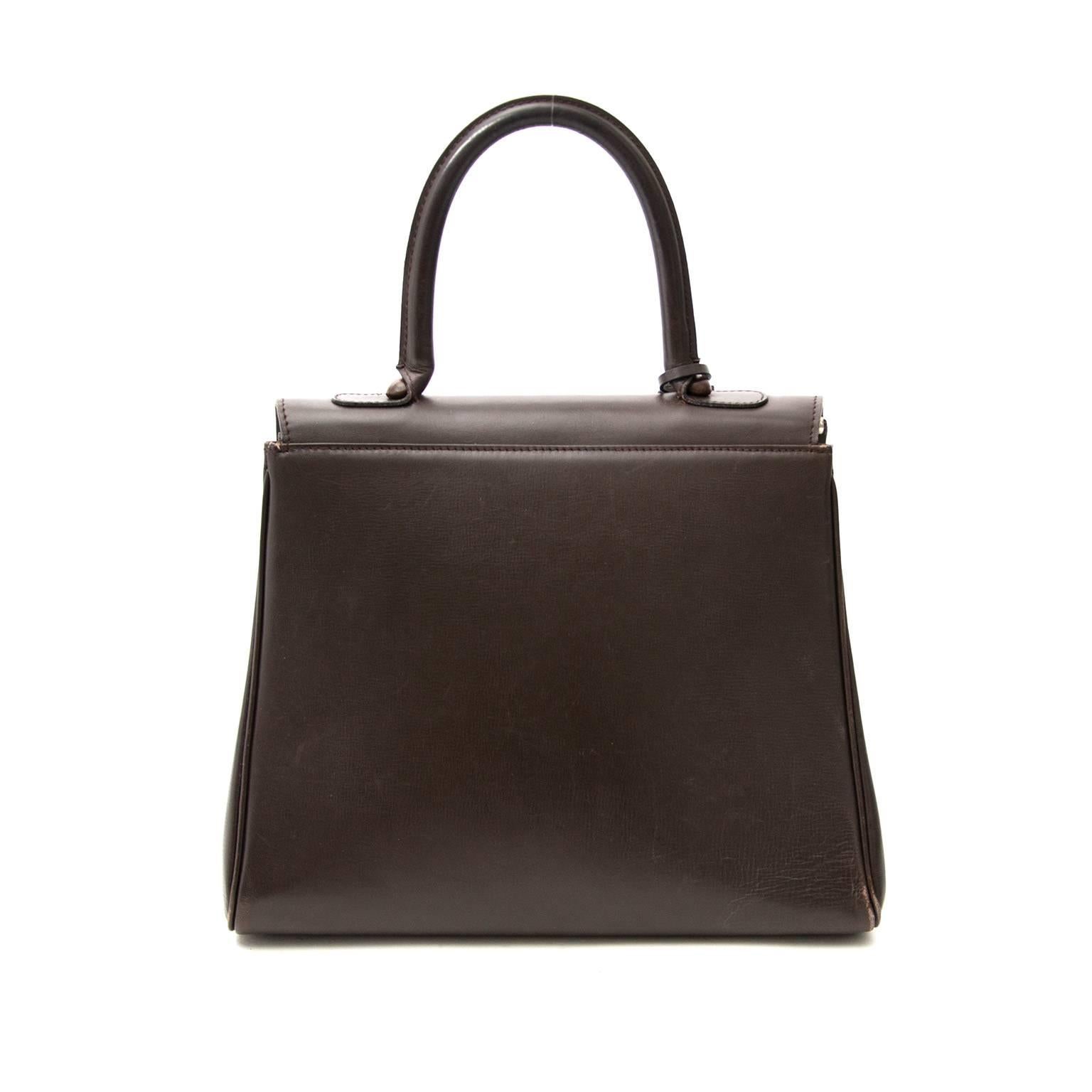 Vintage Delvaux Brown Brillant MM

This beautiful icon from the oldest fine leather luxury house in the world is a true must-have.

The smooth brown leather compliments beautifully with the silver buckle. Fully lined suede interior.