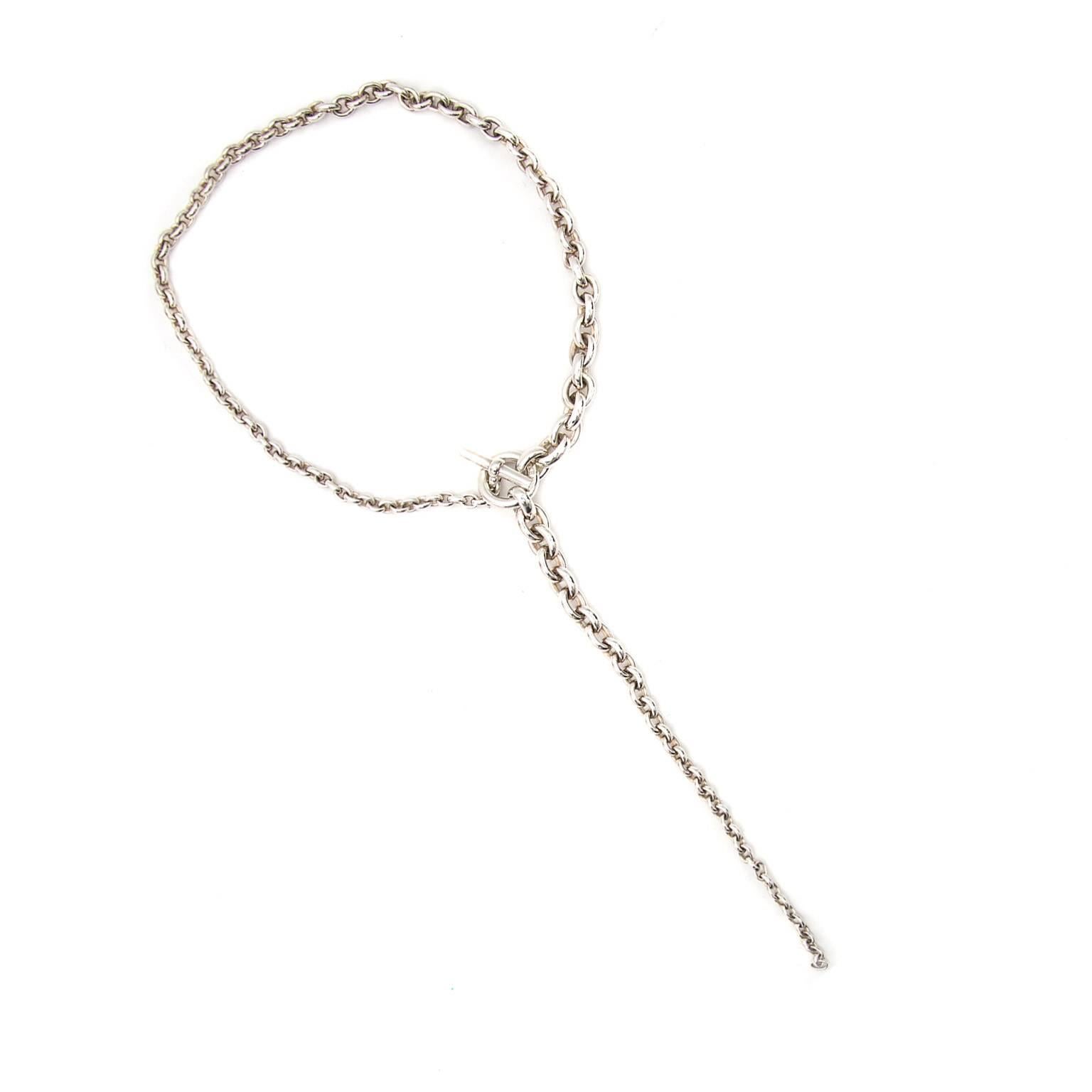 This Hermès Crescendo 60cm Argent Silver Necklace is a rare product and a real fashion item.

This necklace forms a tie with 42cm dimentions and with a 18 cm falling chain.
