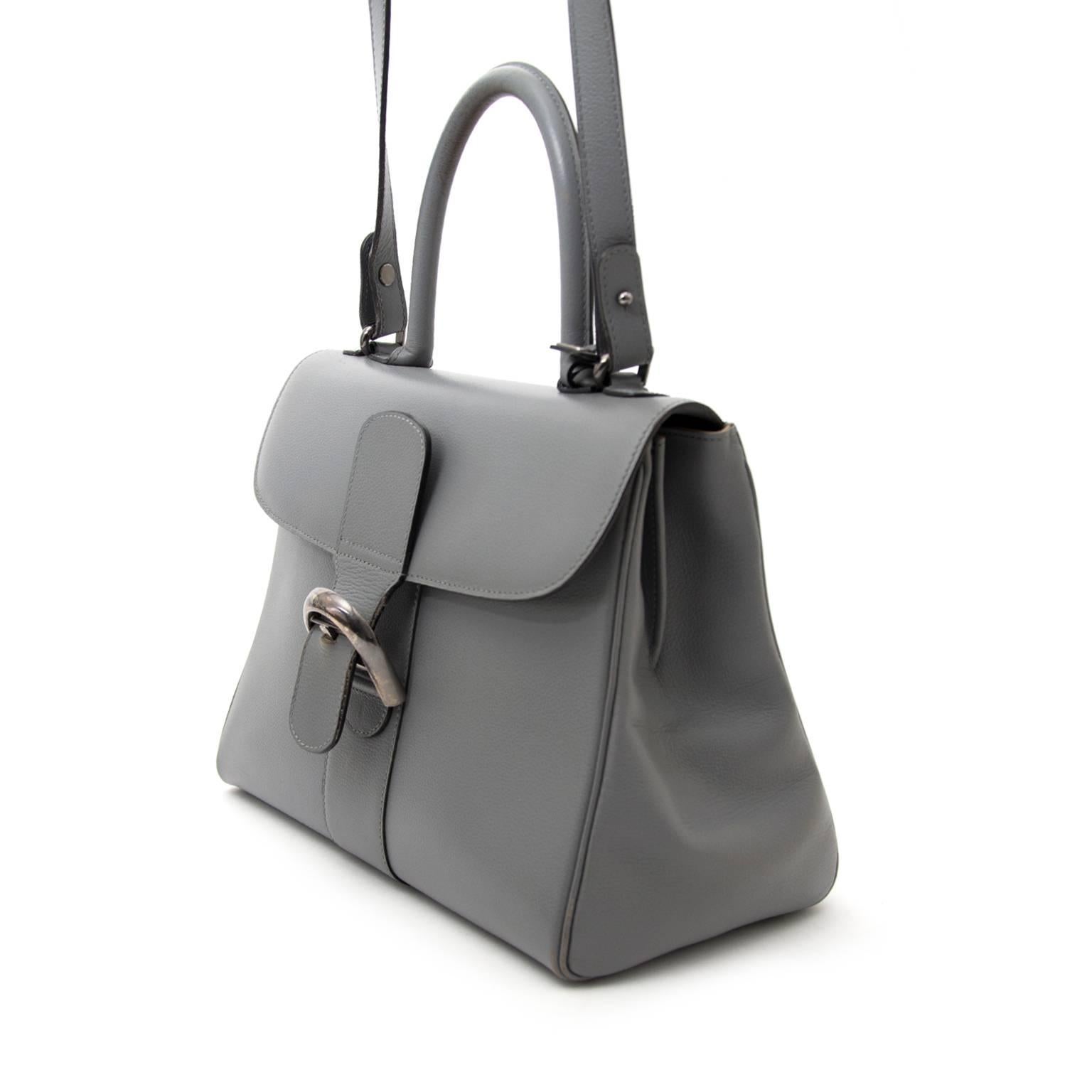 Delvaux Brillant Grey MM + Strap

This iconic Brillant comes in a contemporary edition: the pewter grey hardware and matte grey leather make a timeless combination.

The pebbled leather is both durable and sturdy, making this the perfect