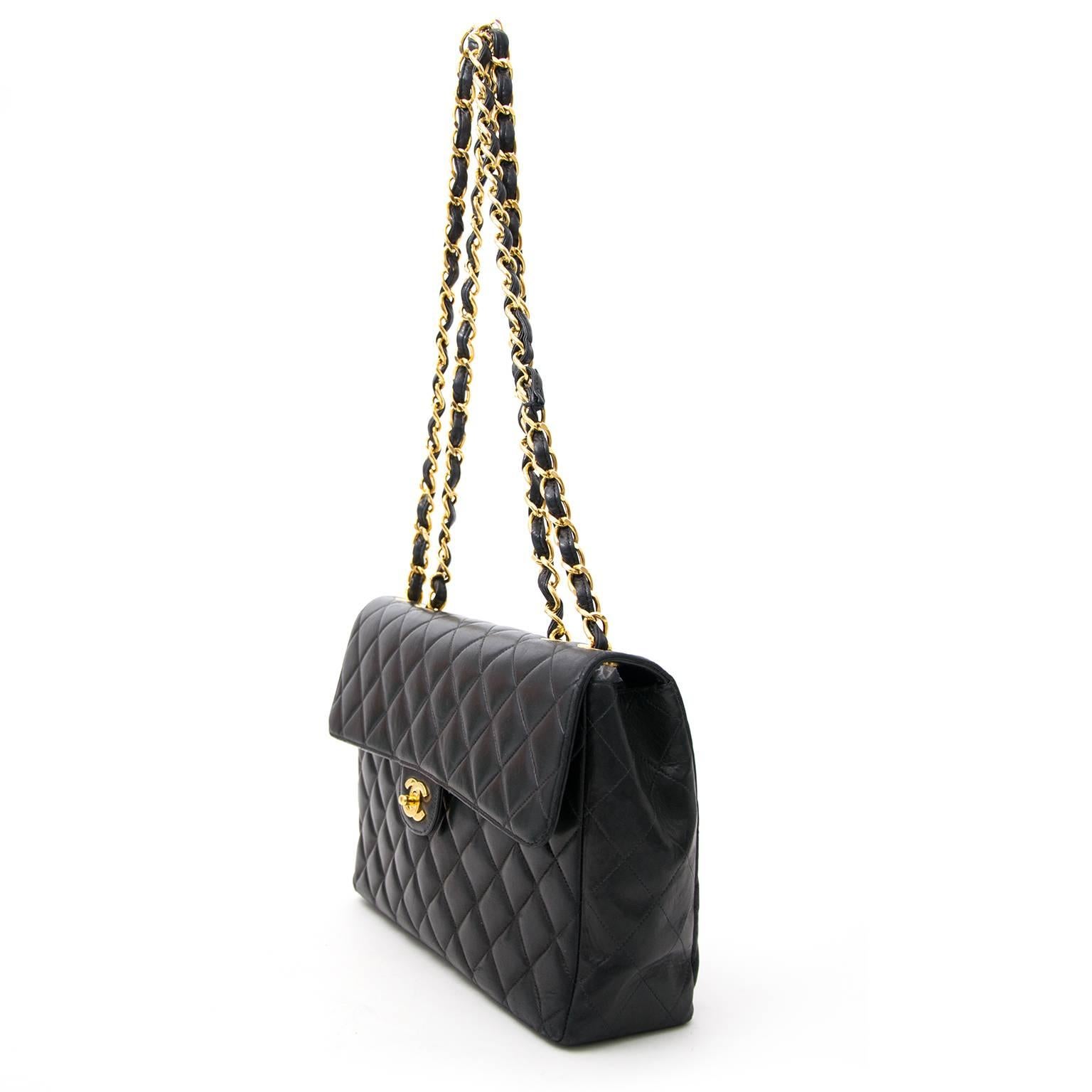 Vintage Chanel Lamskin Jumbo Flap Bag In Good Condition In Antwerp, BE