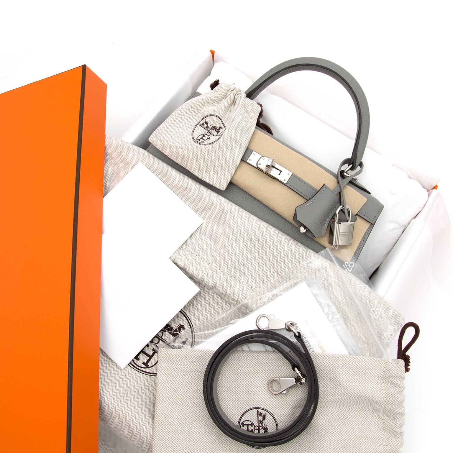 Brand New Hermes Kelly 25 Gris Mouette Epsom  In New Condition In Antwerp, BE