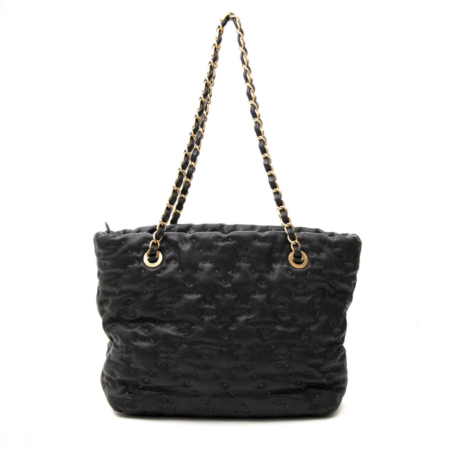 Chanel Black Stitched Shoulder Bag In Good Condition In Antwerp, BE