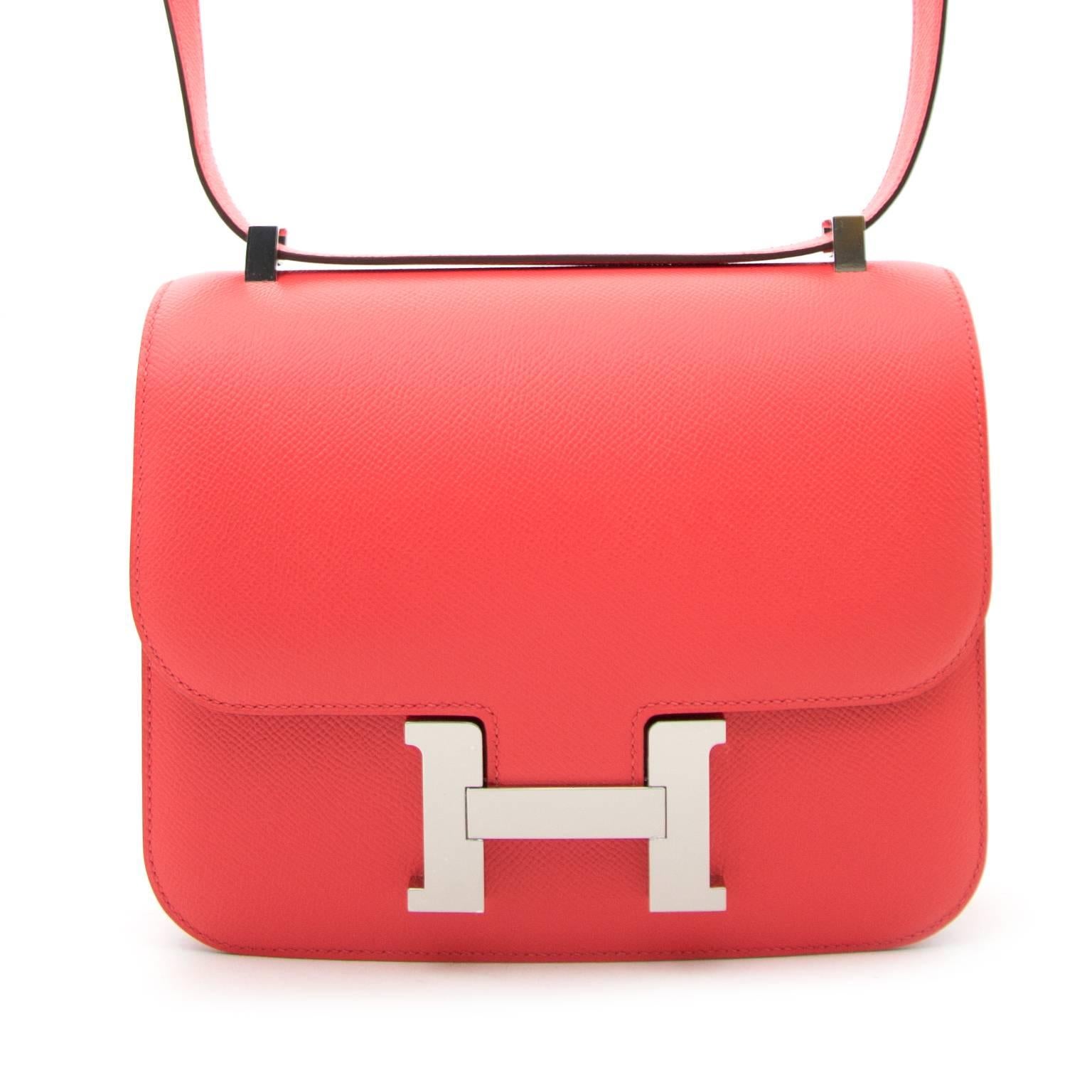 BRAND NEW Hermès Constance 24cm Epsom Rose Jaipur

This store fresh bag is finely crafted from epsom calfskin leather in a bright coral pink with palladium silver hardware including a H buckle at the front.

This item makes your outfit fresh and