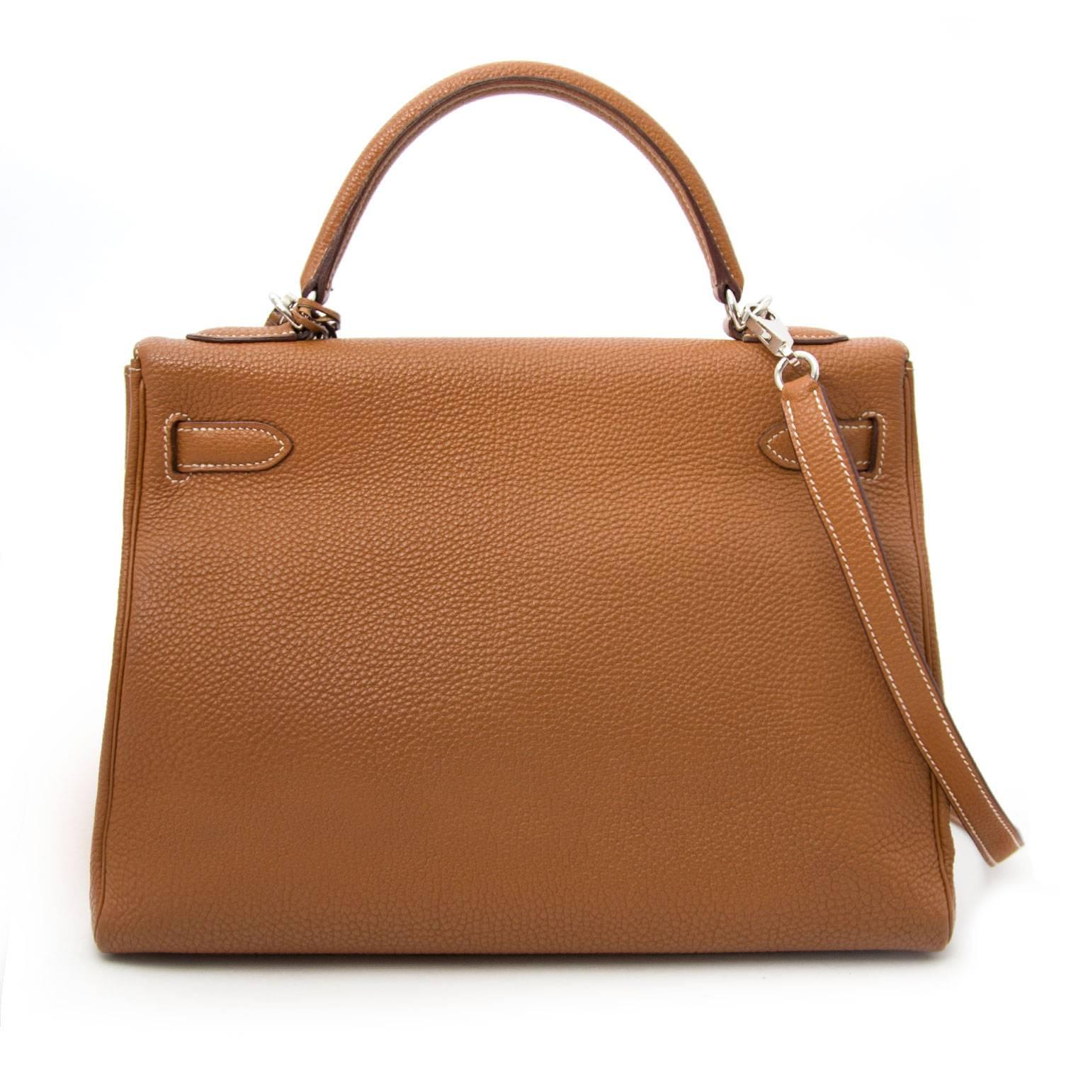 

Hermès Kelly 32 Togo Gold PHW

This Hermès Kelly comes in a smooth and grainy gold togo leather. This is a real statement piece.

The Kelly bag features palladium silver hardware which makes the gold tone pop! 

Comes with

    Dustbag
   