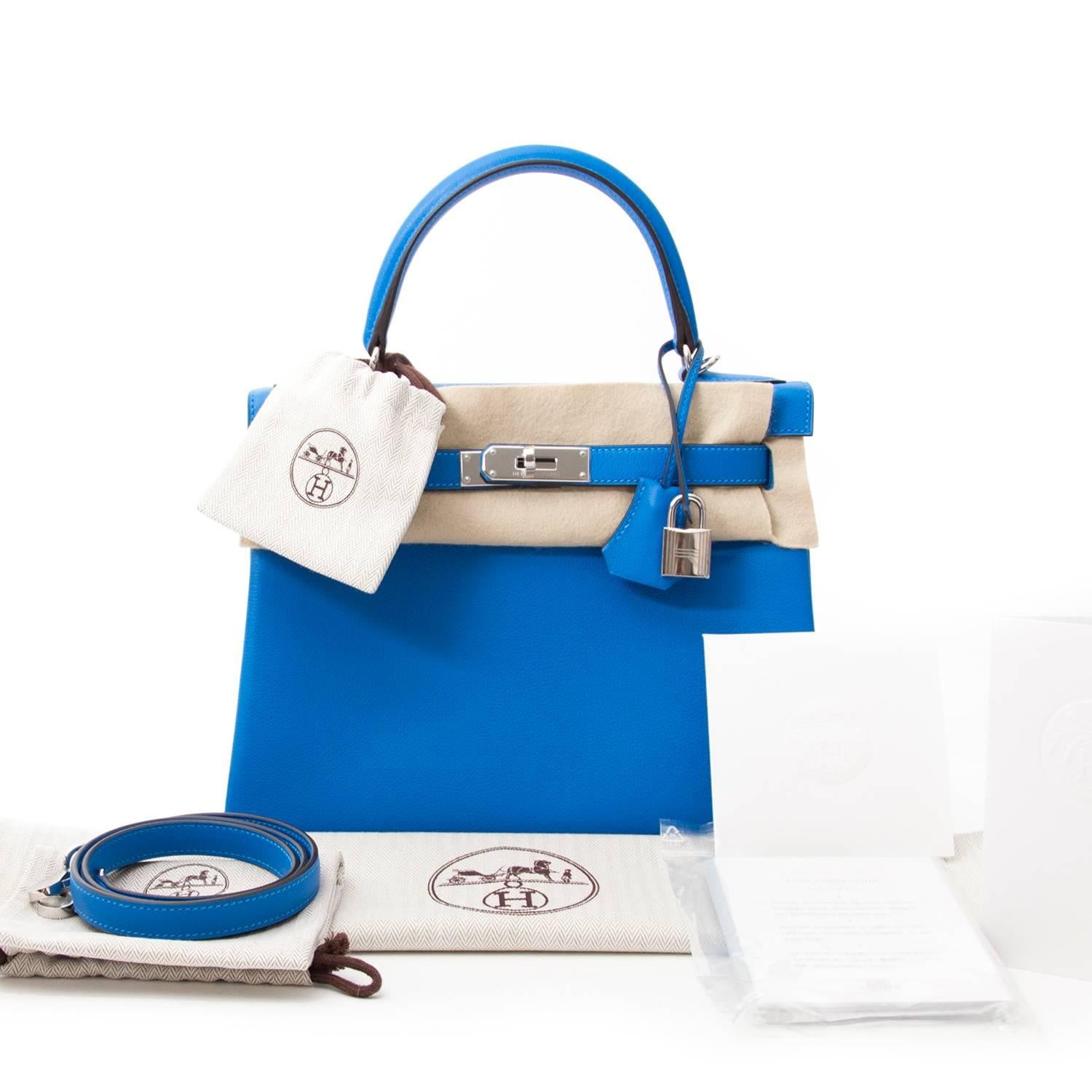 One of the nicest vibrant blues Hermes has ever done. Evercalf has an appearance similar to boxcalf in terms of grain; however it is much softer to touch.

This vibrant Blue color, together with the playful contrast stitching and paladium hardware