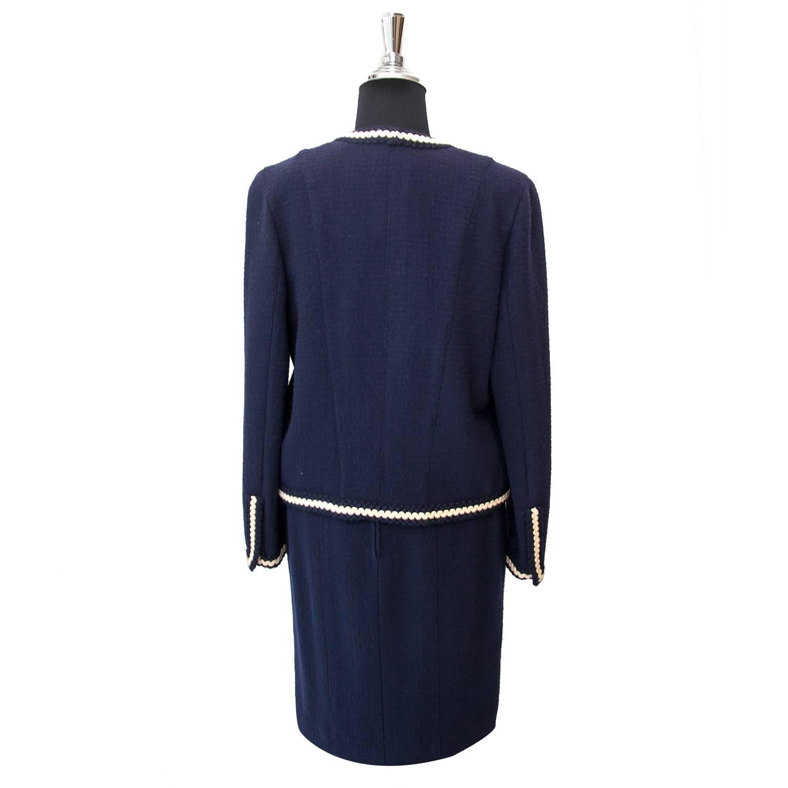 Chanel Dark Blue Tailleur SkIrt Set

There is nothing quite as iconic as a classic Chanel tweed piece.
This beautiful Chanel Tailleur comes in a dark blue color with white linings.
The fabric contains 100% wool and 100% rinse linings.

Wear this