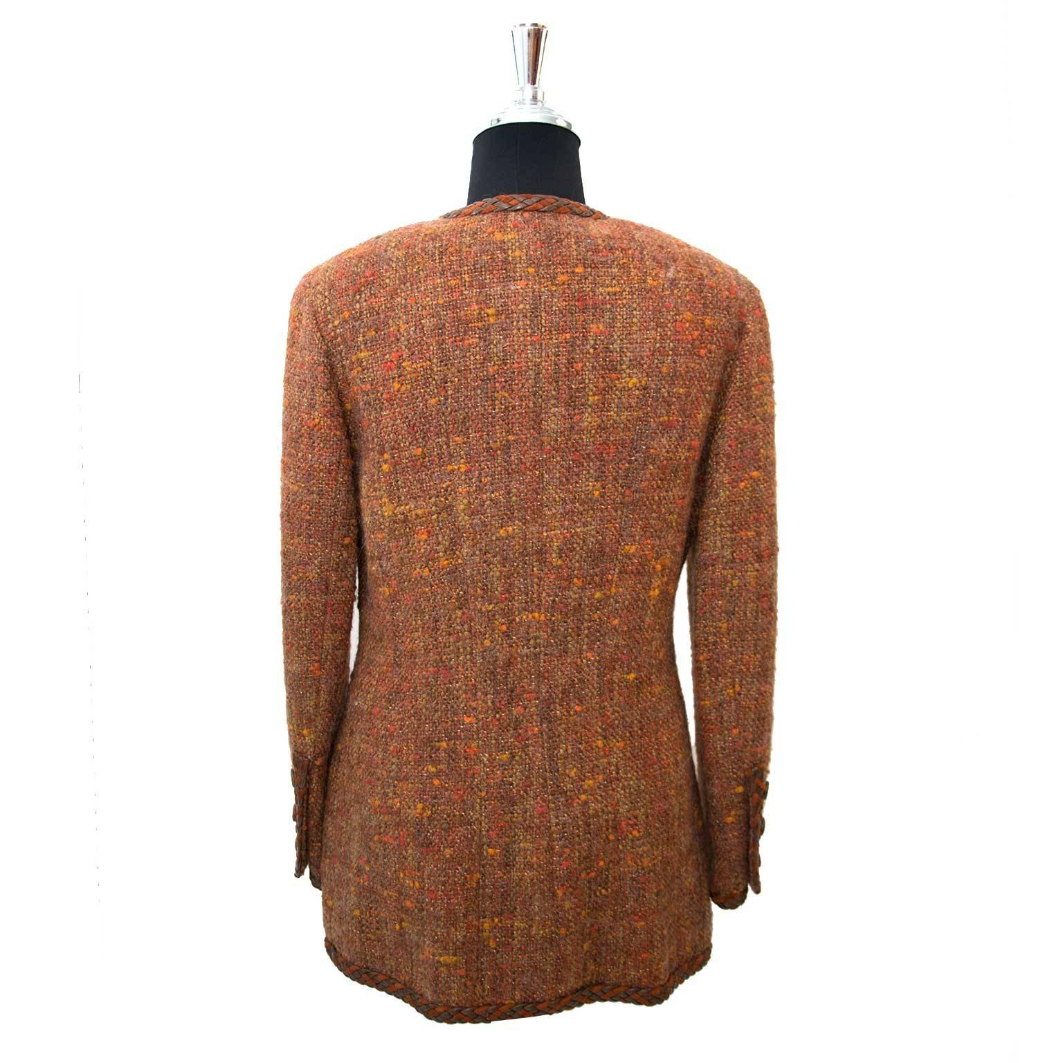 Very good preloved condition

Chanel Autumn Wool Blazer - size: 40

This iconic piece is a timeless beauty in your closet. With brown, orange and yellow tones, this stylish jacket is perfect for a autumn day.
The blazer is finished with brown