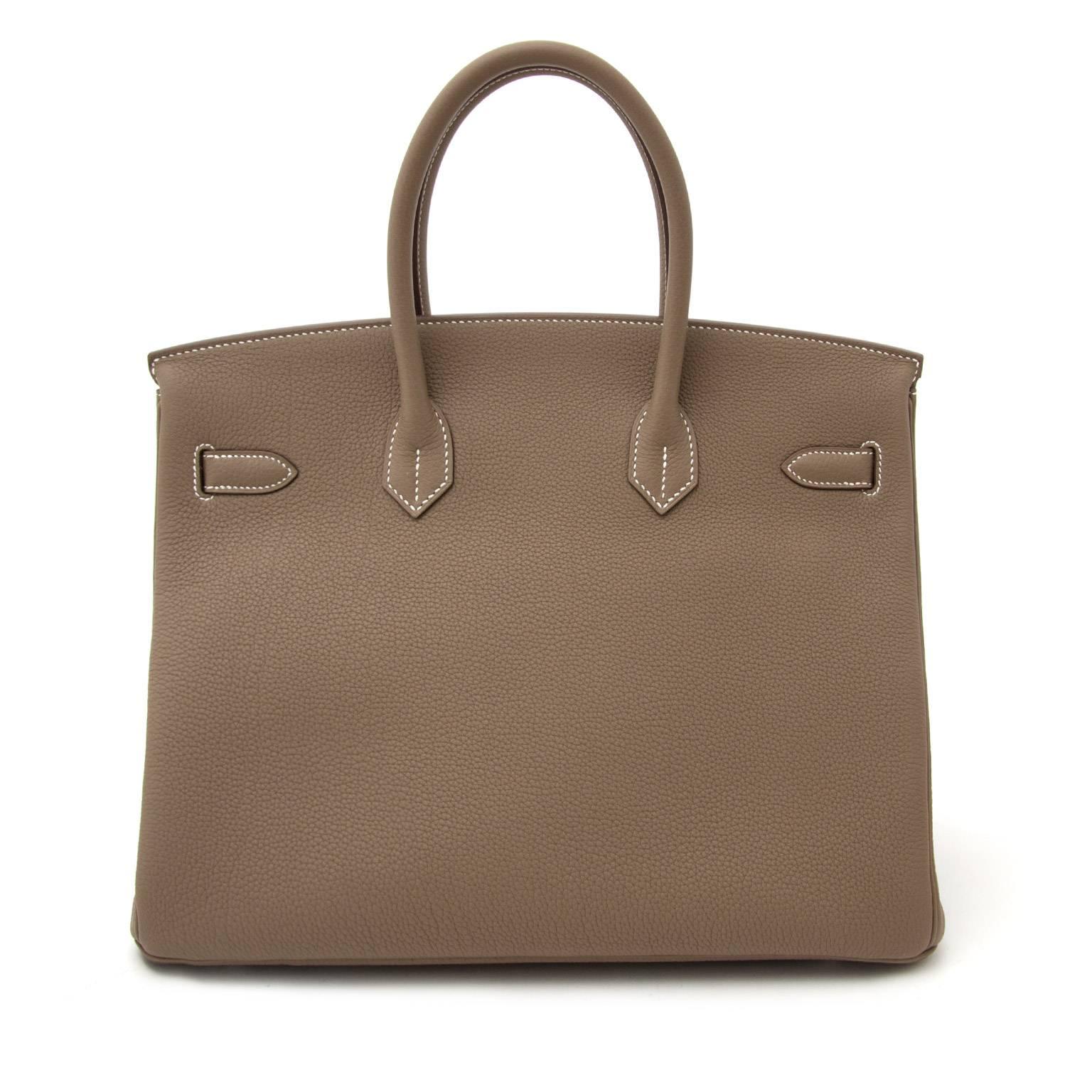 Never used

Hermès Birkin 35 Togo Etoupe PHW

Skip the waitinglist and become the owner of the most iconic bag ever!

This beautiful Hermès Birkin bag 35cm comes in a brown/Grey-ish 'Etoupe' color. Very difficult to find these days! The color is