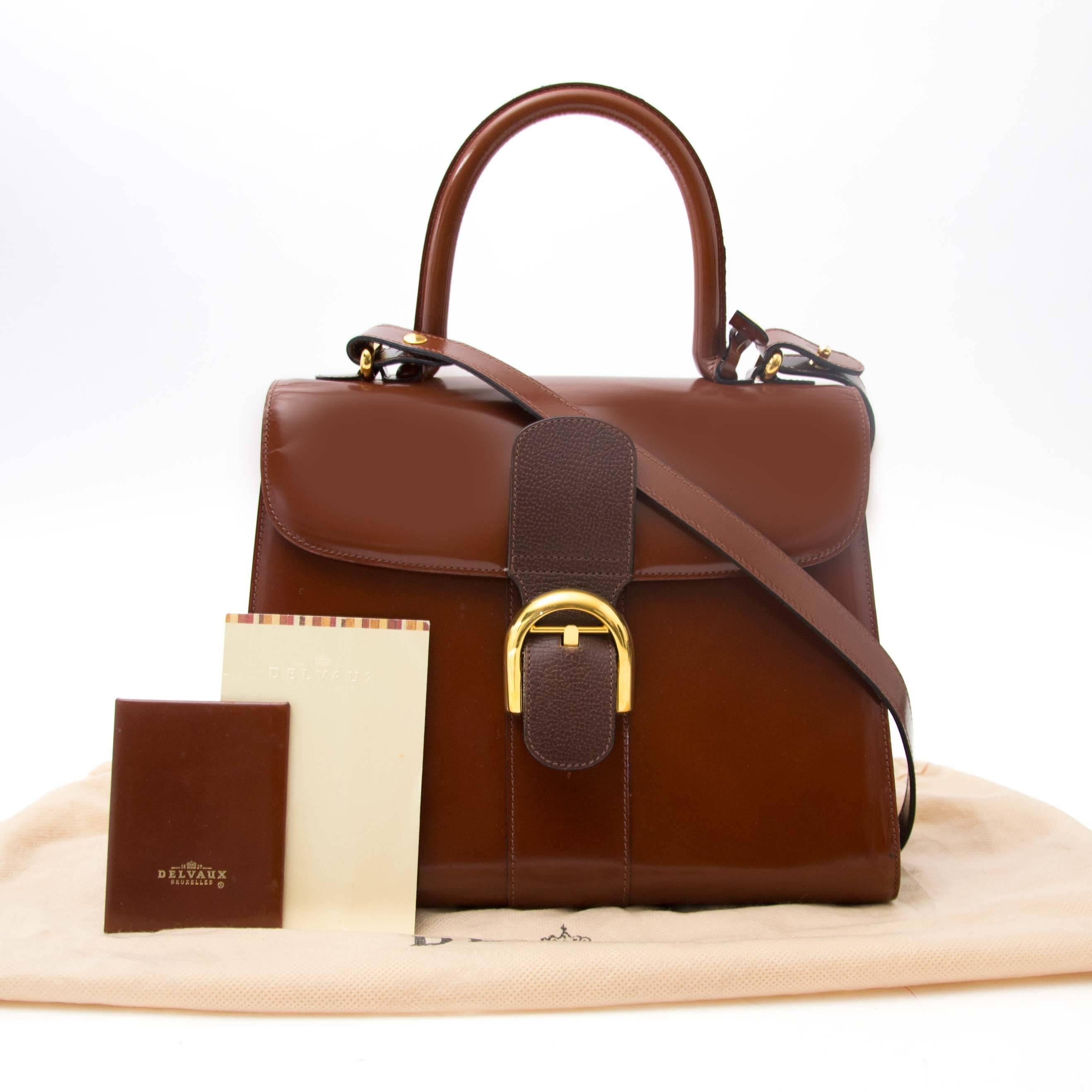 Very good preloved condition

Delvaux Brillant MM Bicolor Dark Brown - Marron + strap

The Brillant is known for its elegance and beautiful structure and especially with this bicolor combination. The bag opens with the classic gold 'D' buckle. This