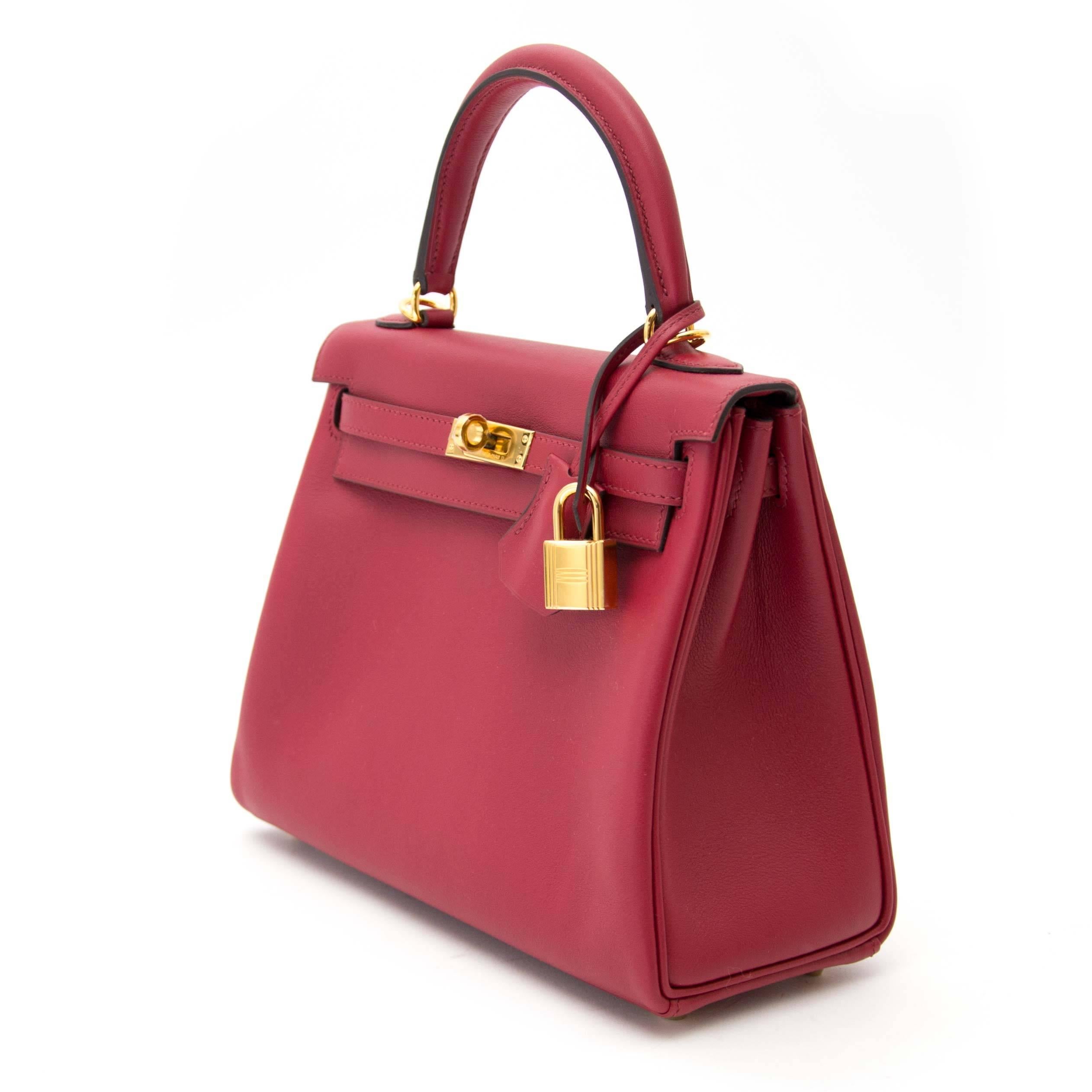 Never used 

 Never Used Hermes Kelly 25 Rouge Grenate GHW 

Never used Hermès Birkin bag in soft and smooth swift leather. The exquisite deep red Rouge Grenate color and gold tone hardware make each other pop!
 The size of this petite Hermès Kelly