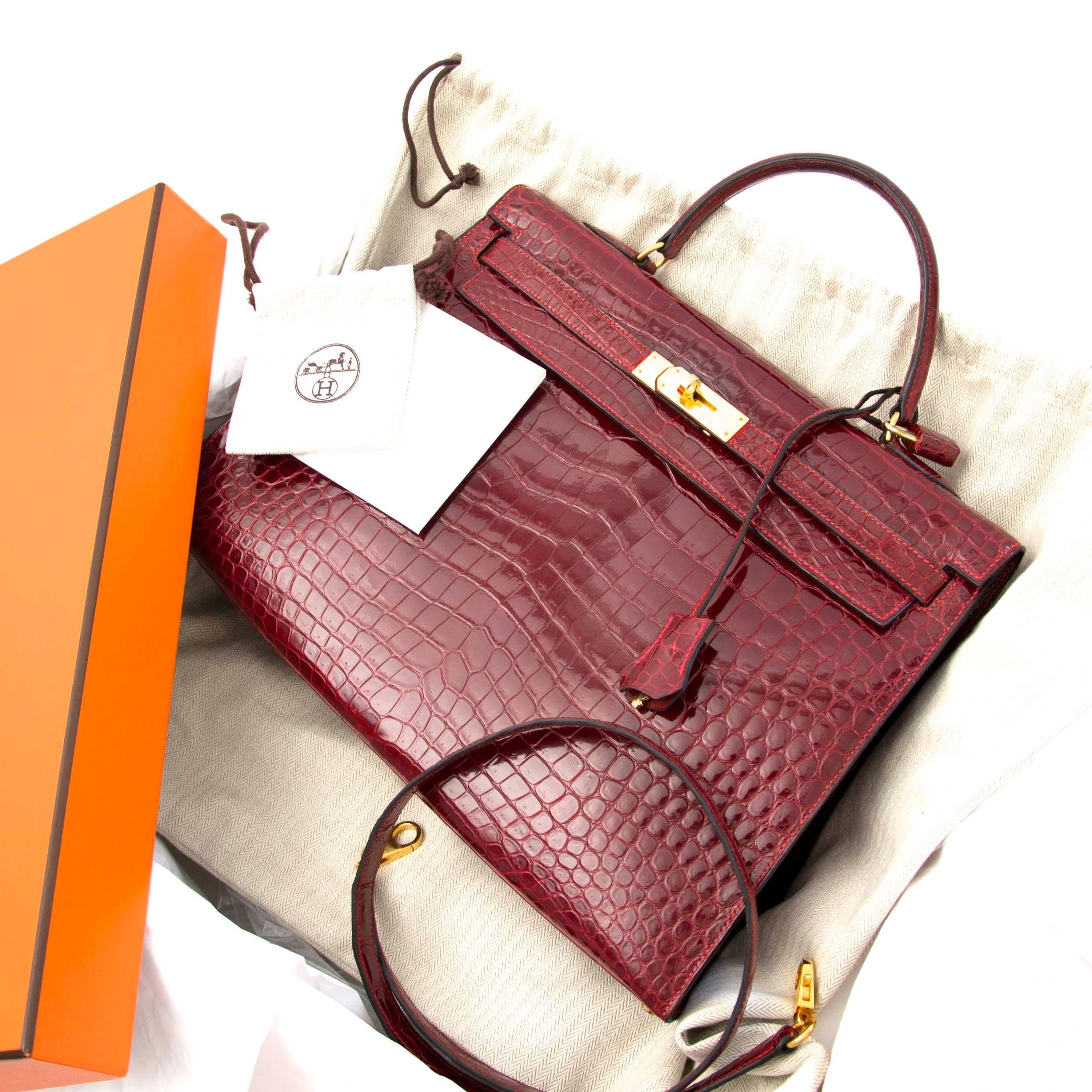 Excellent Preloved Condition

Rare Hermes Kelly 35 Rouge H Alligator GHW

The talk about town this Hermes Limited Edition Kelly 35 in Shiny red toned 