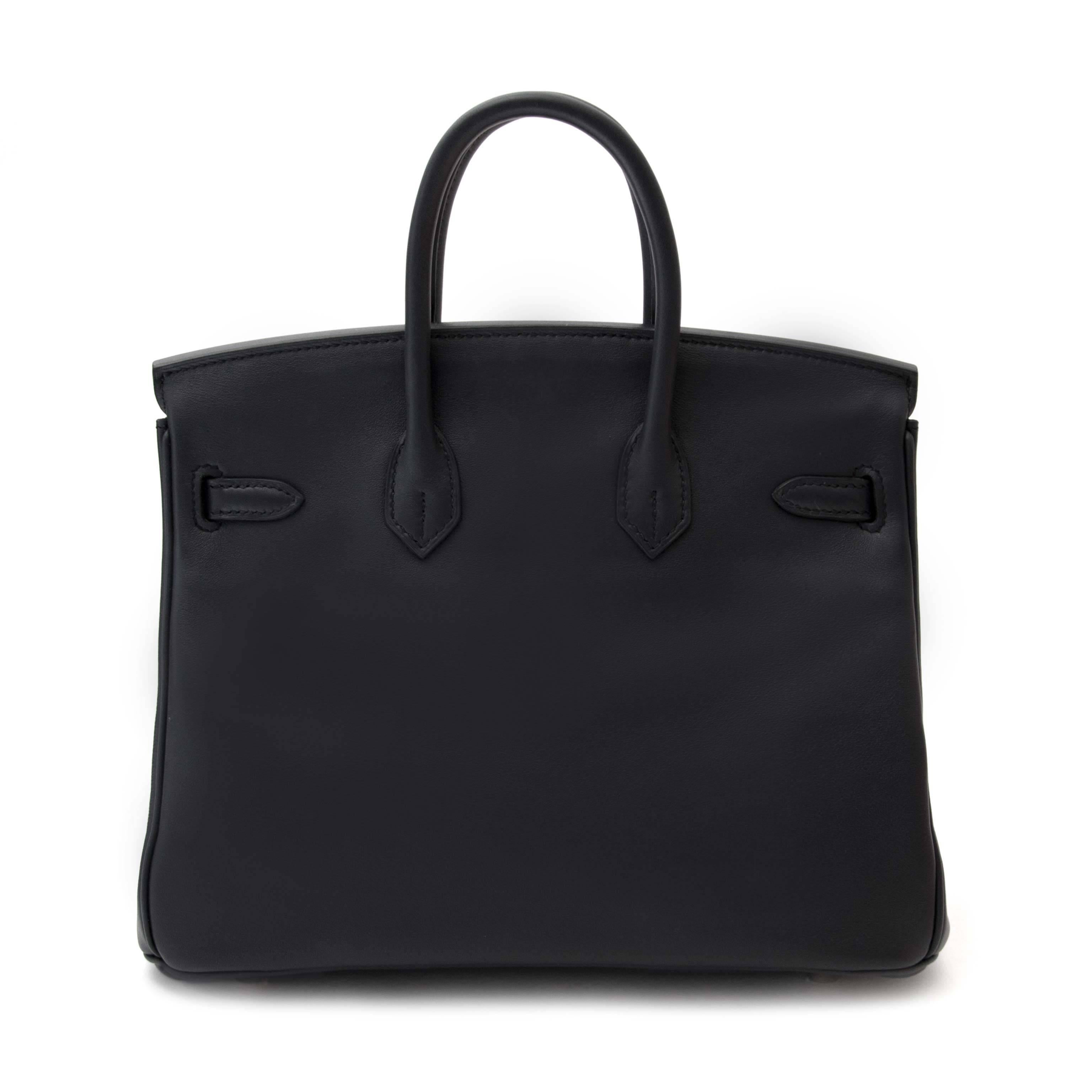 As New 

Hermès Birkin 25 Swift PHW

Skip the waitinglist and get this amazing Birkin right now!

This as new Birkin bag and comes in beautiful timeless Blue Nuit , it looks even more saturated because of its fine grained swift leather, which is