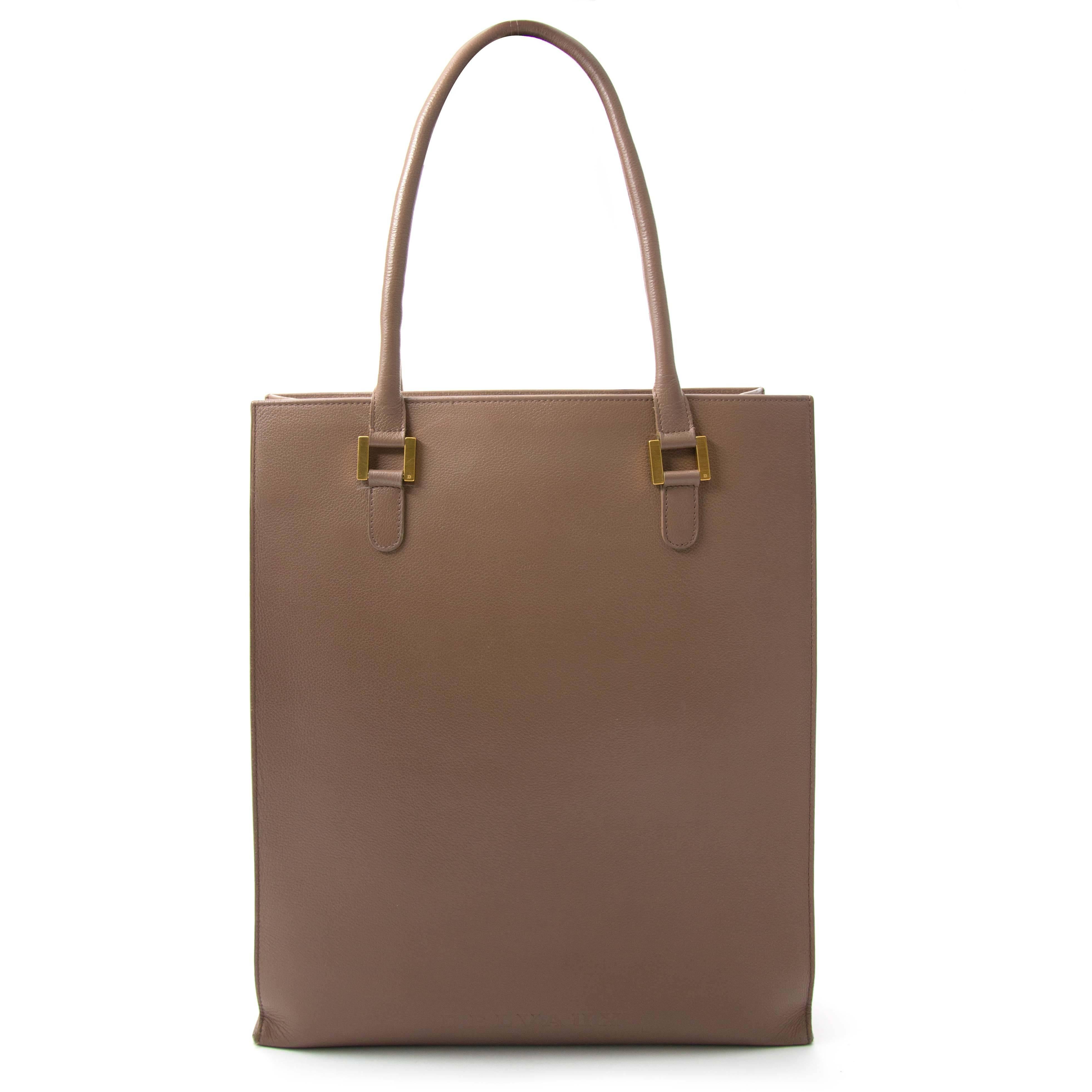 Delvaux Taupe Leather Paper Bag In Good Condition In Antwerp, BE