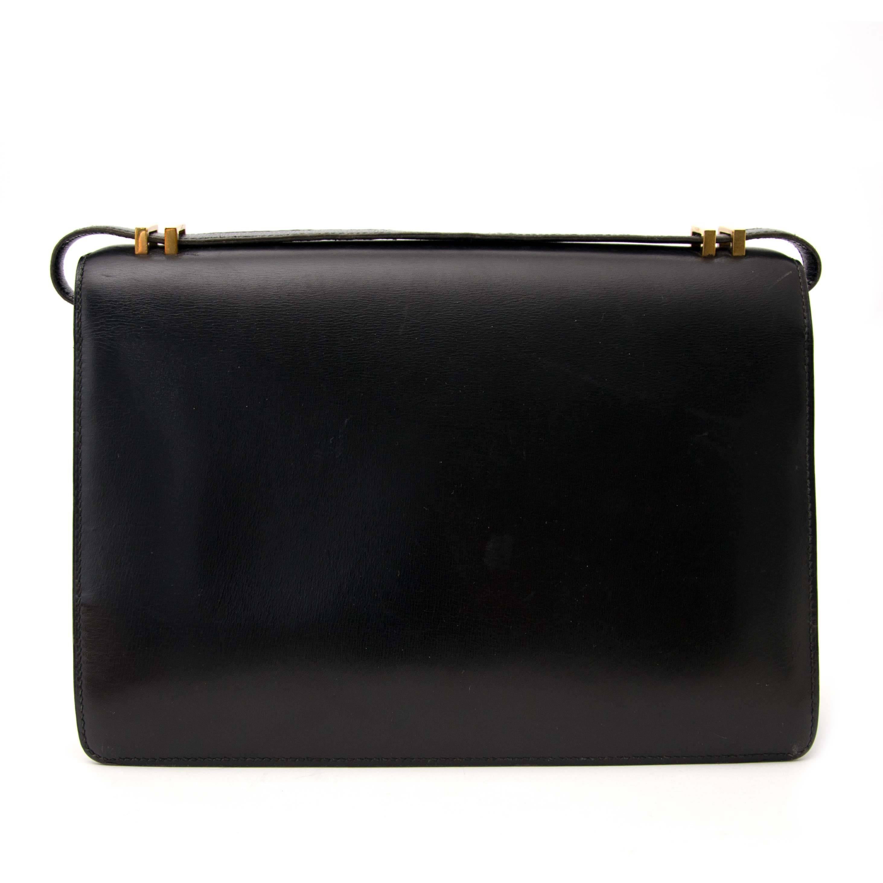 Good preloved condition.

Hermès Black Bag

Beautiful black Hermès bag with gold metal clasp.The interior has two large and one small compartment with side pockets.

This elegant beauty can be worn as clutch and shoulder bag.

This vintage classic