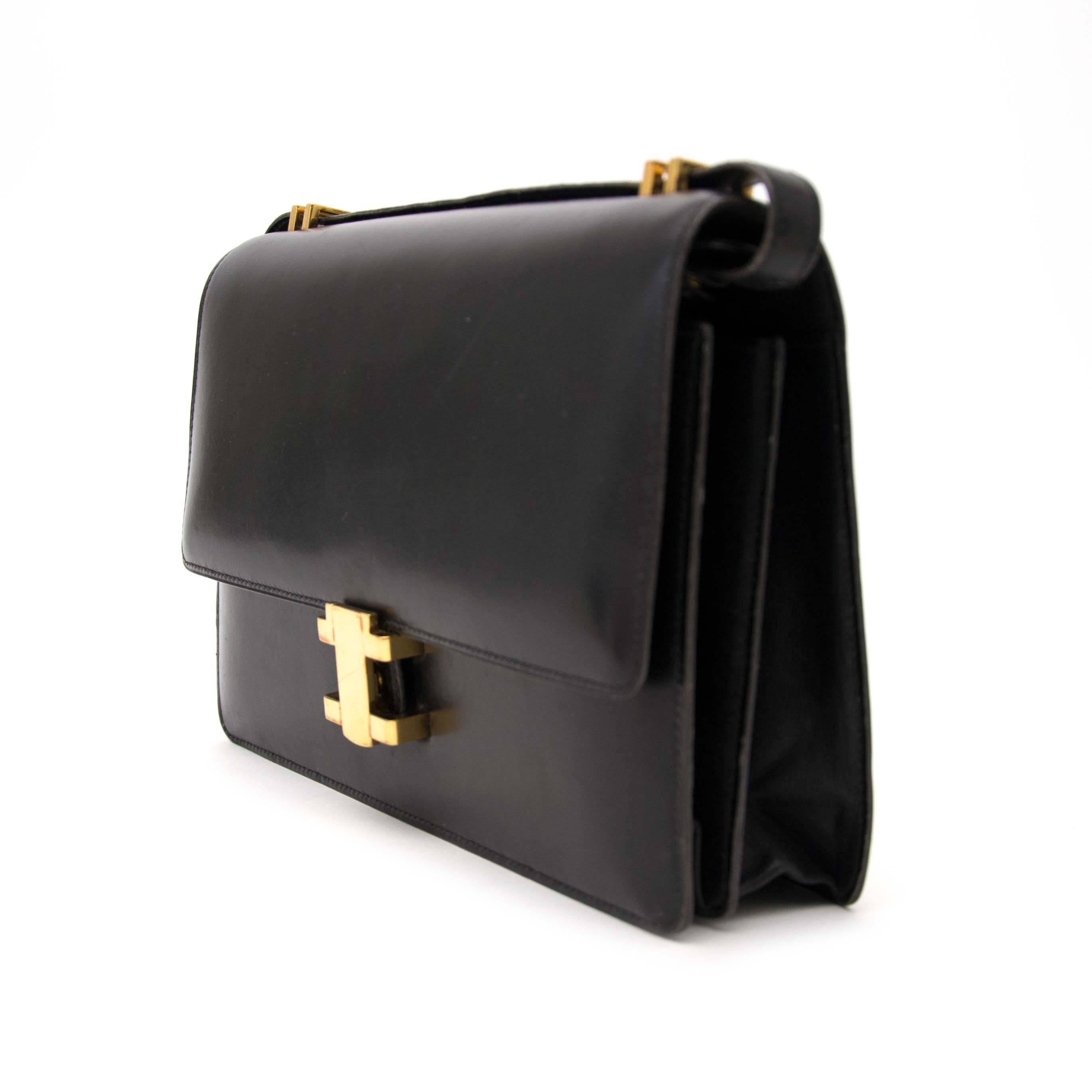 Hermès Black Shoulder Bag In Excellent Condition In Antwerp, BE
