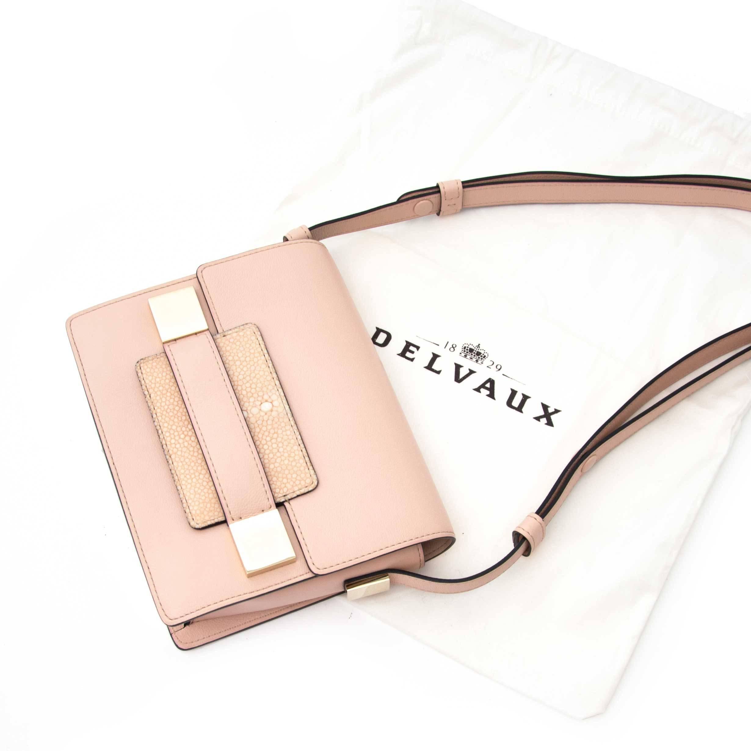 Very good preloved condition

Est retail price €2800,-

Delvaux Dusty Pink Le Madame Mini

Le Madame is a re-edition of a bag that was designed in 1977, which was then called Le Marronnier. The bag has a adjustable strap so you can wear this IT-bag