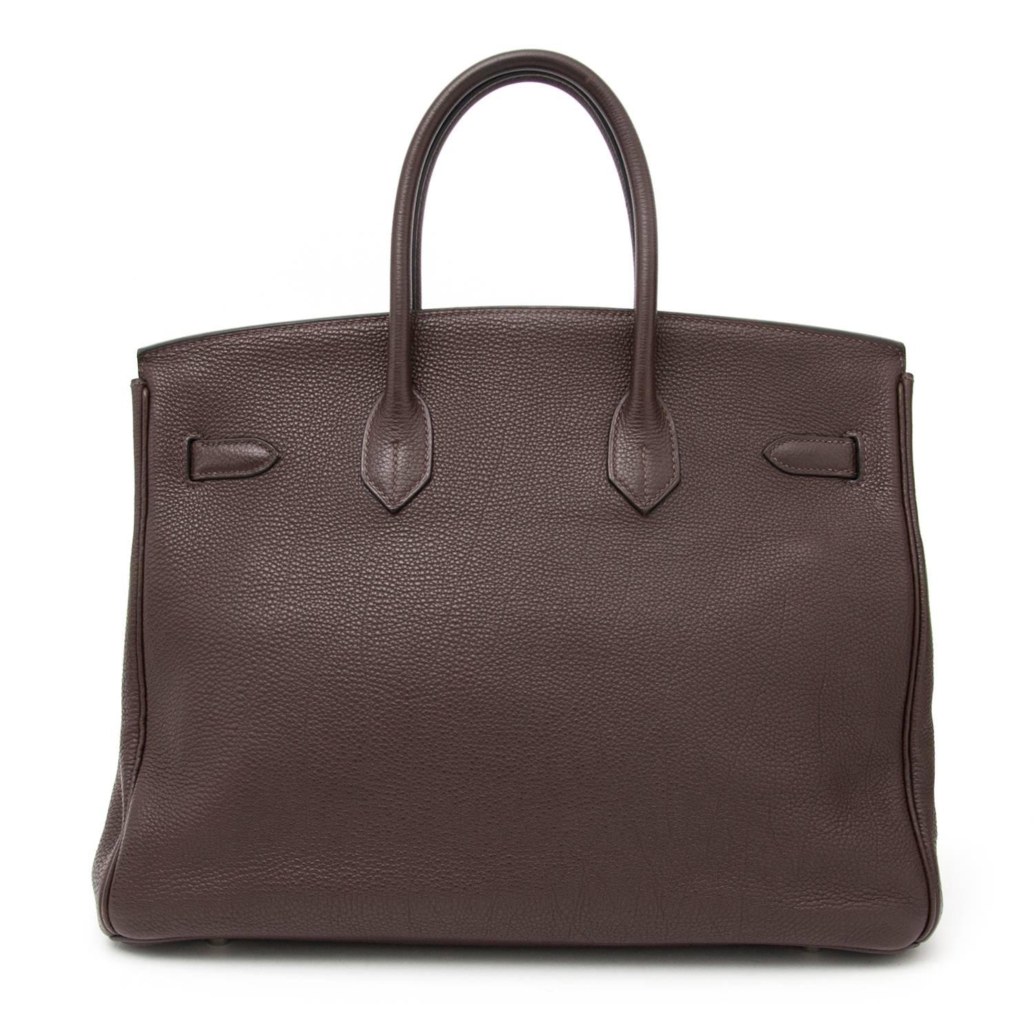 Fresh From the spa Hermès Birkin Chocolat in Togo leather.
Togo leather is an incredibly popular leather for one simple reason: it is almost entirely scratch resistant and can be refurbished to as good as new condition if veining starts to