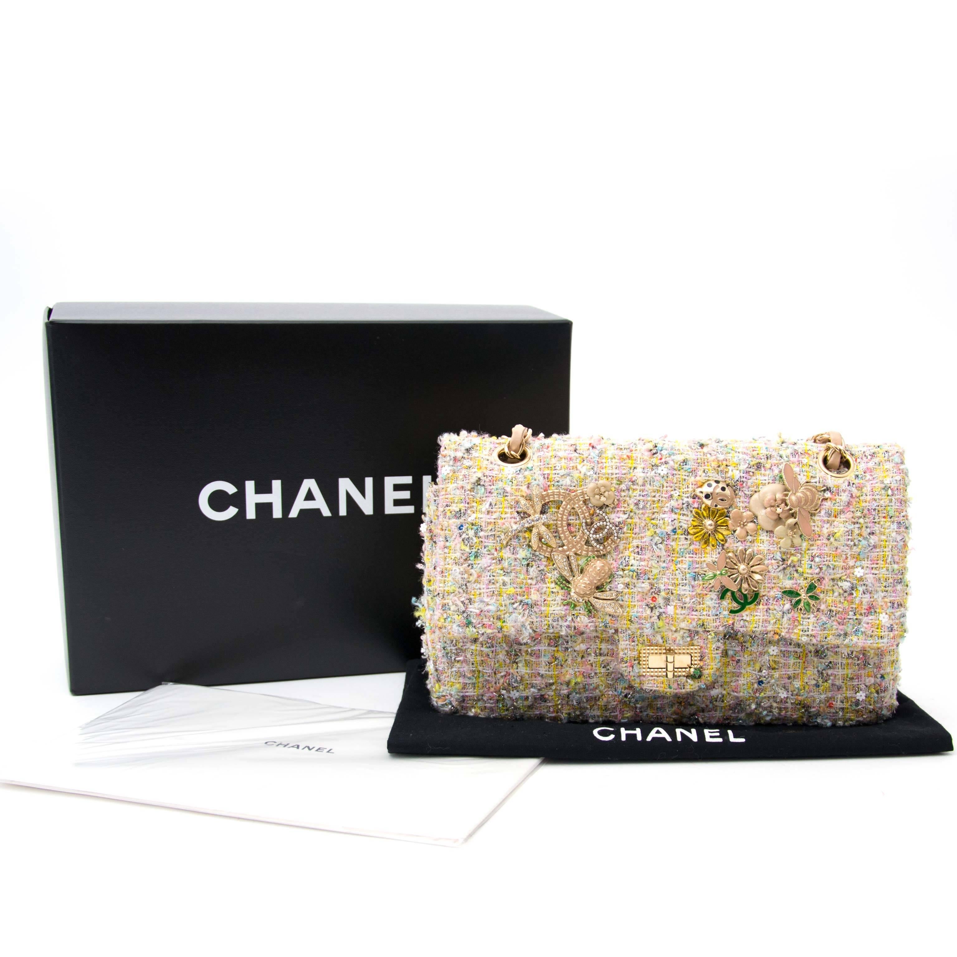Chanel Tweed Garden Party 2.55 Reissue Flap Bag In Excellent Condition In Antwerp, BE
