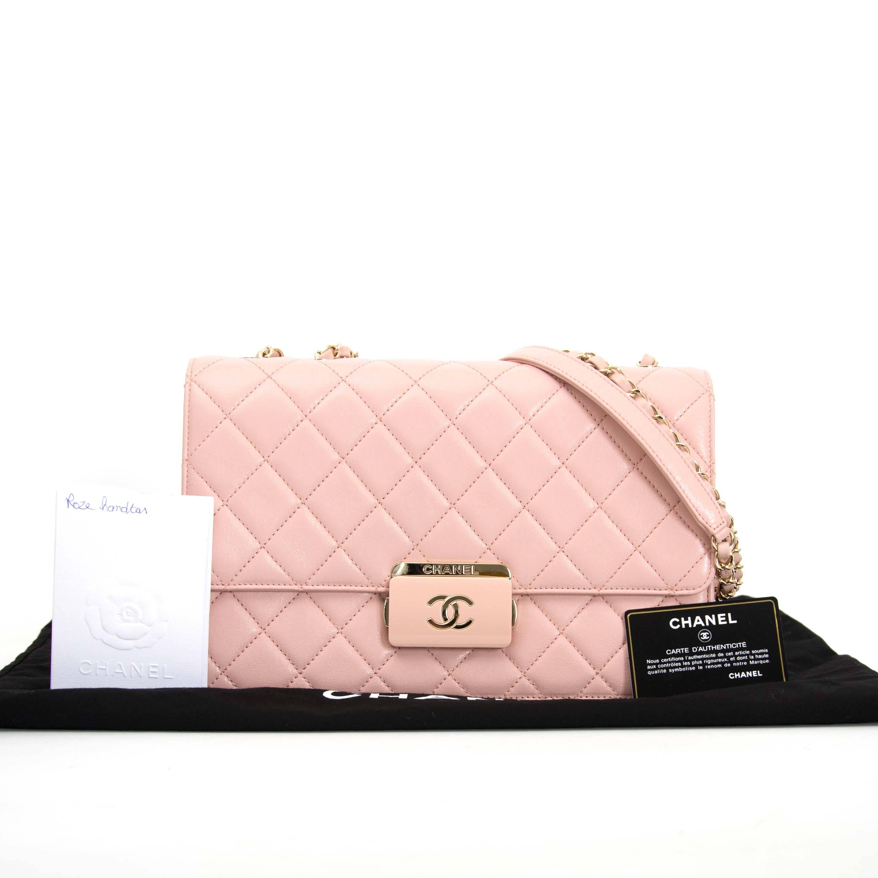 In excellent condition

Chanel Pink Sheepskin Flap Bag

This beautiful Chanel flap bag comes in pink sheepskin leather featuring golden hardware.

The bag has a pink leather golden chain strap and closes with a click system.

The interior contains 2