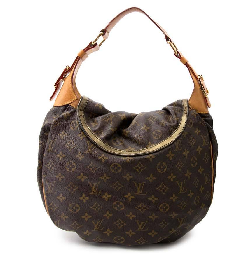 Excellent preloved condition

est retail price €2750,-

Louis Vuitton Limited Edition Monogram Epices Kalahari GM Bag

Another incredible creation from Louis Vuitton! This limited  Louis Vuitton Kalahari was named after the famous desert in Africa,