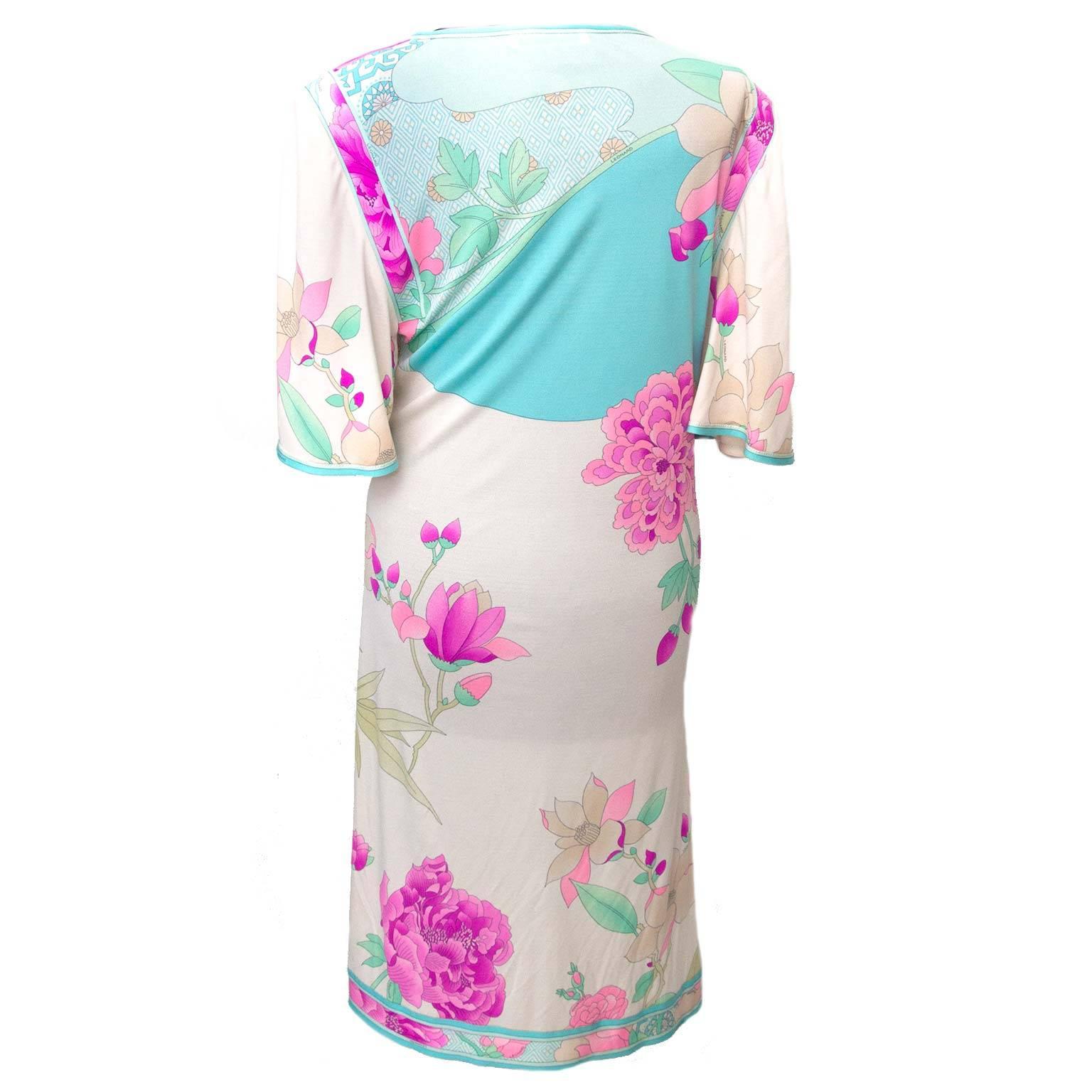 Very good condition

Leonard White Floral Dress

This beautiful Leonard dress is a gorgeous presentation of different flowers and colours.

This Leonard piece is perfect to welcome spring with.

The upper part has padded shoulders and a very elegant
