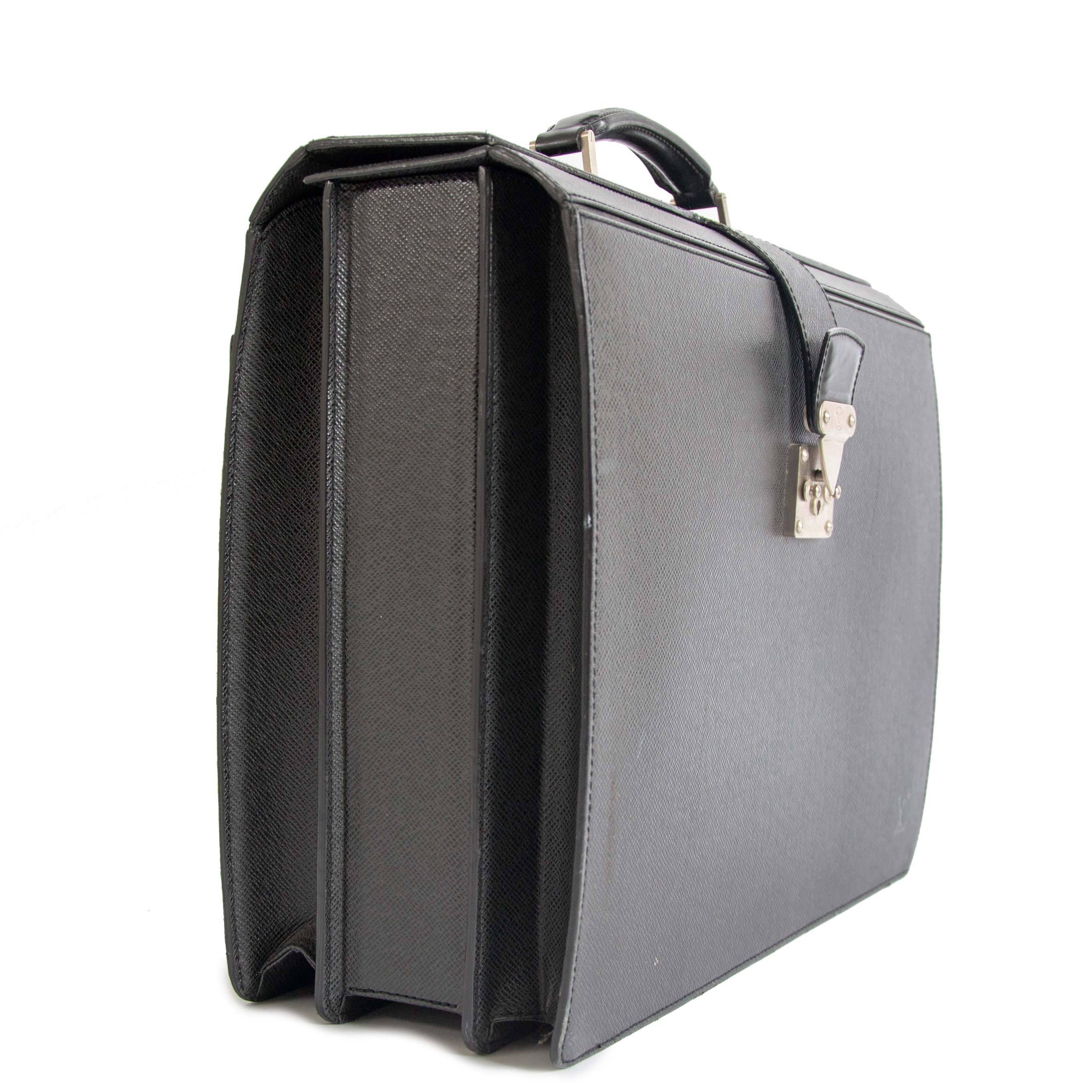 Louis Vuitton Vintage Taiga Briefcase Pilot Case Oural Epicea In Good Condition In Antwerp, BE
