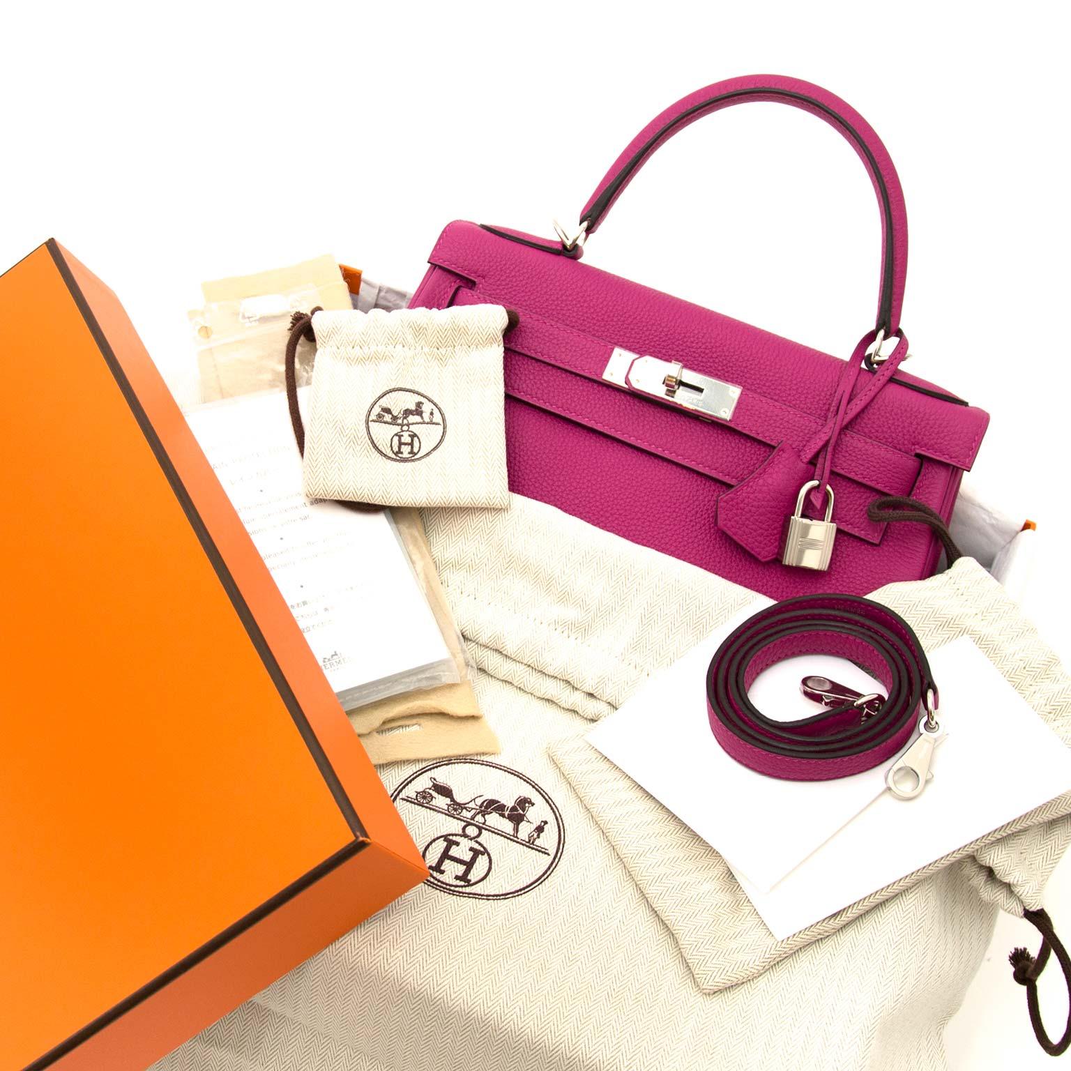 This stunning and eyecatching Kelly bag by Hermès comes in 'Rose Pourpre' Togo leather which is a deep and vibrant purple color.

Togo is a grainy yet smooth leather which keeps its form very well. It's also almost 100% scratch resistant.

Be unique