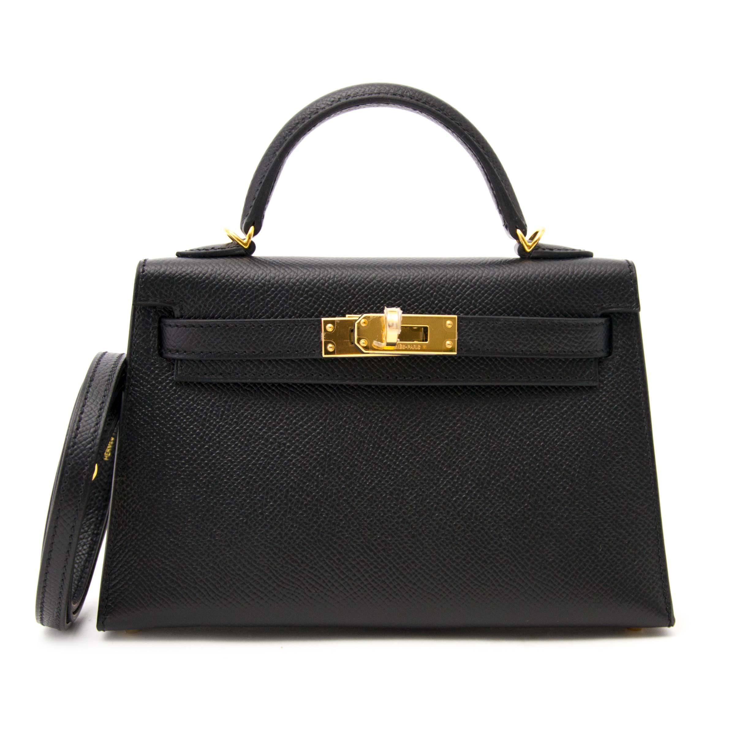 The talk about the town is the new Limited Edition Hermès Kelly 20 mini II

This is a very limited edition release from Hermès reserved for VIP's, this Black Mini Kelly is a precious jewel.

Just purchased from Hermès store 

Divine size for day to