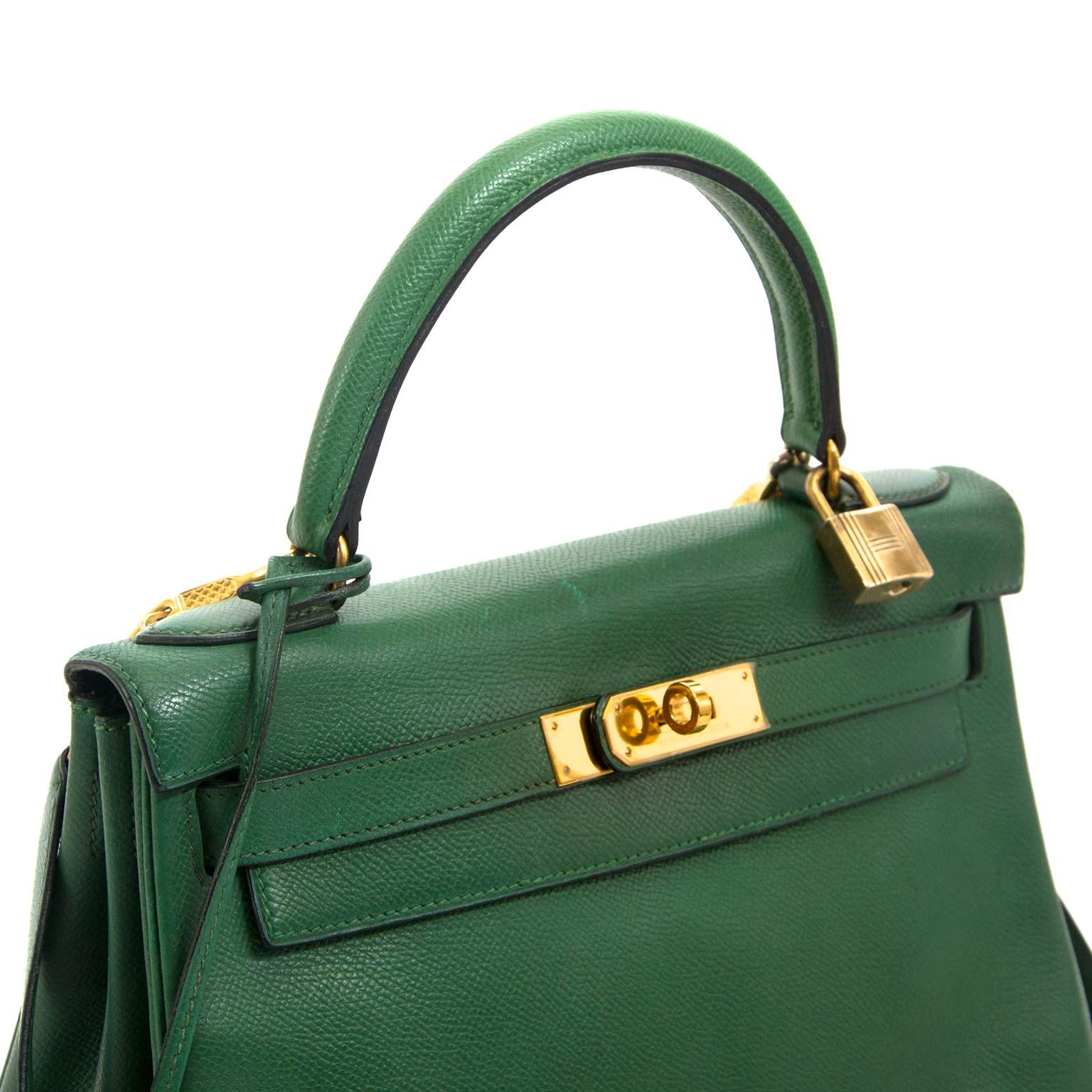 Hermès Kelly 28 Vert Bengal Courchevel GHW In Good Condition In Antwerp, BE