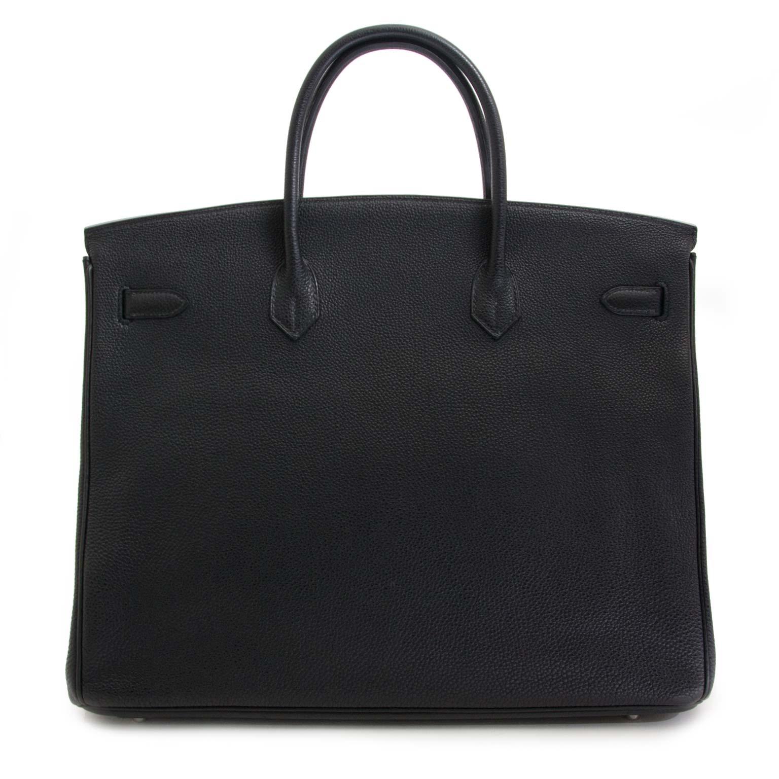Hermès Birkin 40cm Black Togo PHW

Who doesn't love black. Other than gold, the other all-time colour from Hermès is black.

Suited for all occasions, this is a timeless fashion colour.

The beauty of Togo leather is appreciated as it naturally